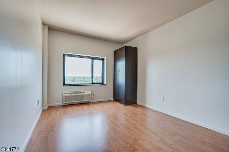 1 Carriage City Plz #1220, Rahway City, NJ 07065