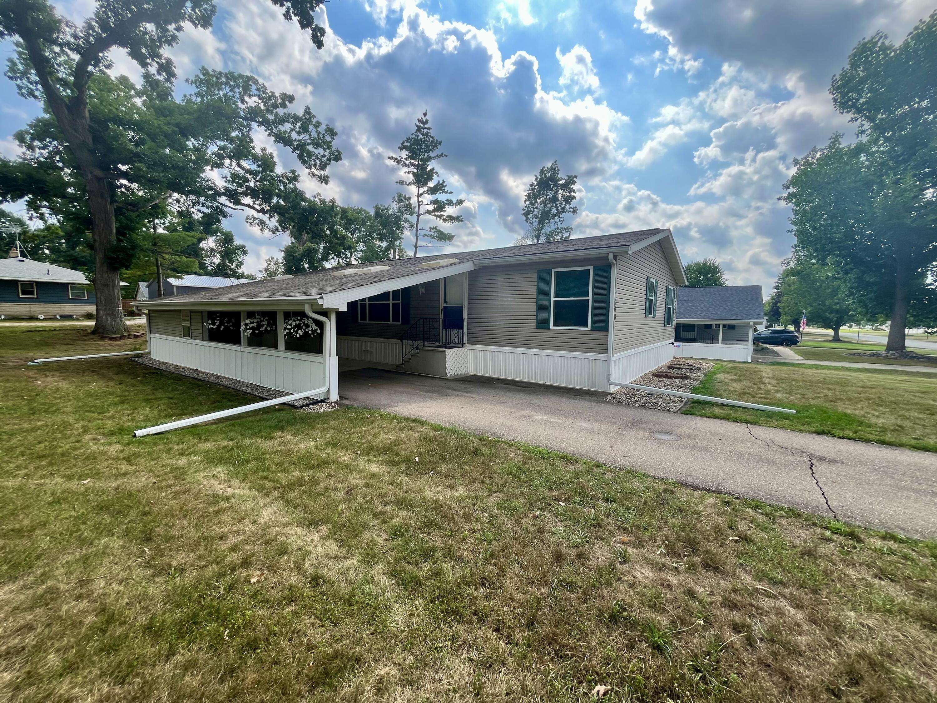 1268 Oak Brook LN, Portage City, MI 49002