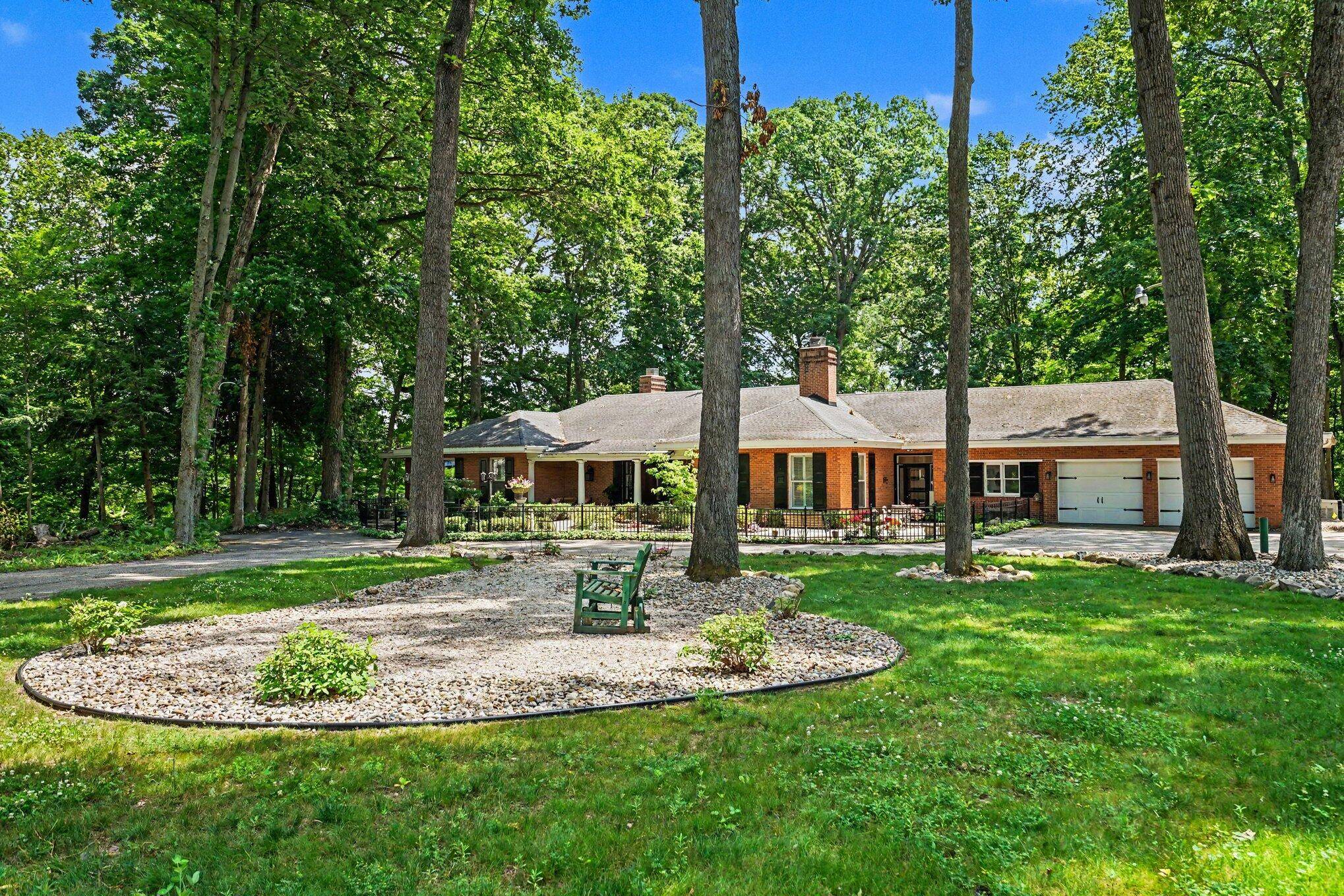 1660 Signal Point DR, Bertrand Twp, MI 49120