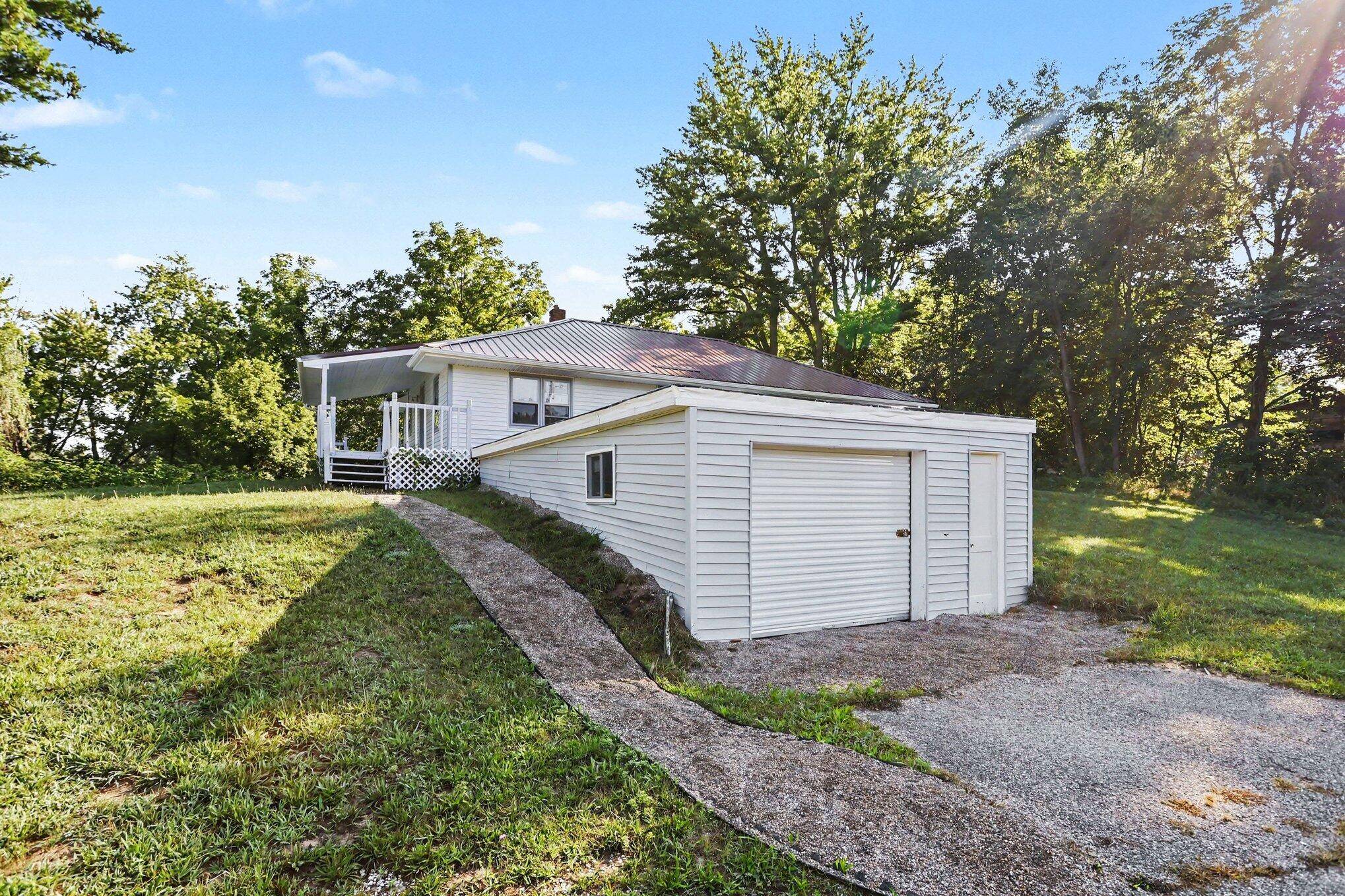 1582 Bakertown RD, Bertrand Twp, MI 49107
