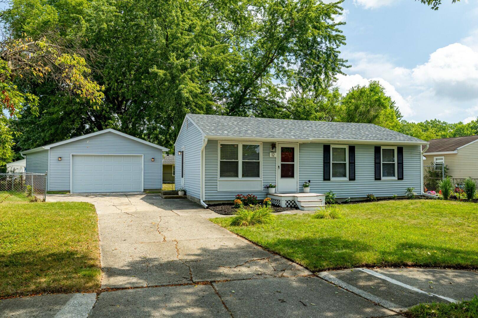 12 W Eden CT, Ann Arbor, MI 48108