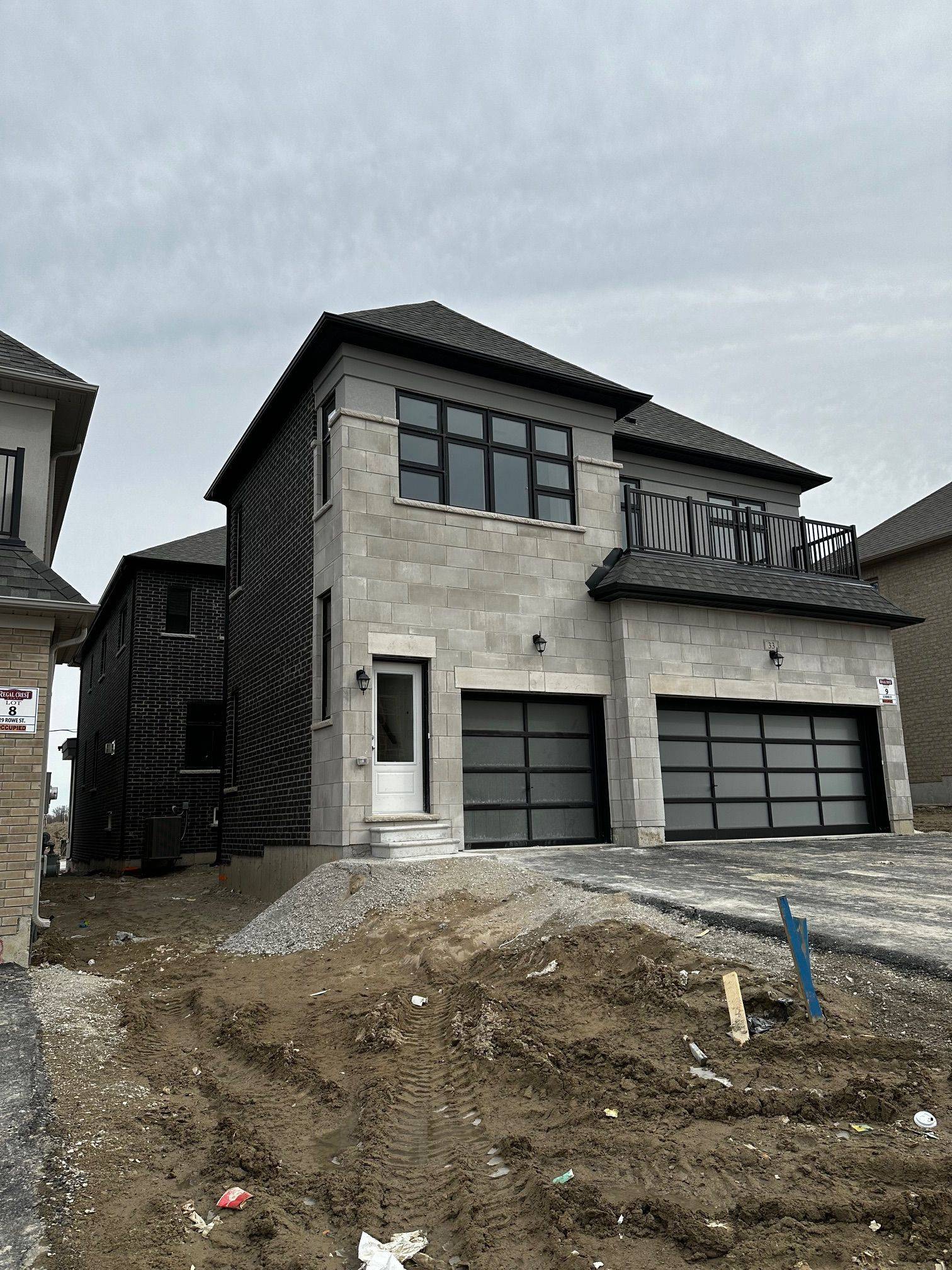 33 Rowe ST #COACH, Bradford West Gwillimbury, ON L3Z 4M9