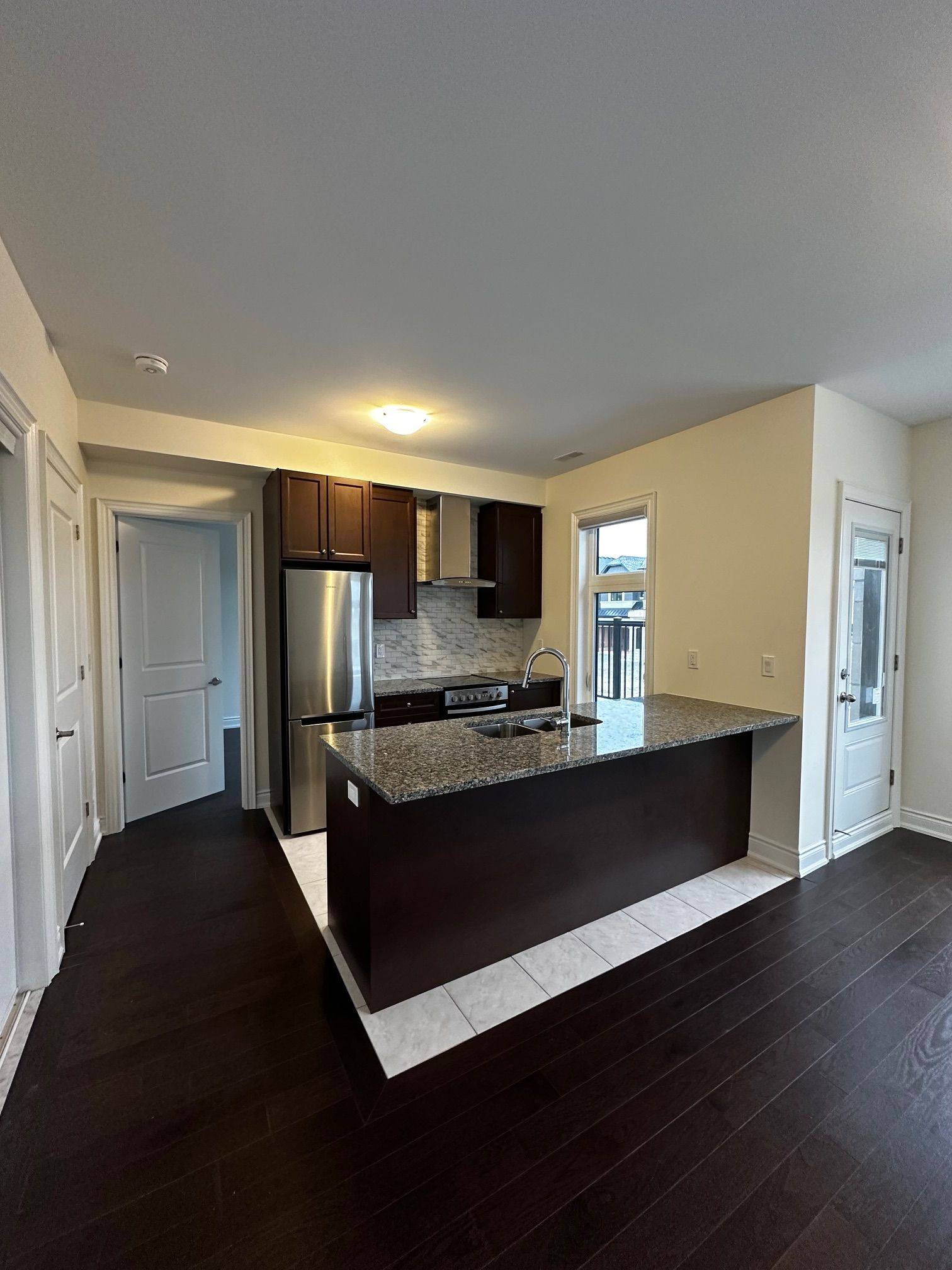 33 Rowe ST #COACH, Bradford West Gwillimbury, ON L3Z 4M9