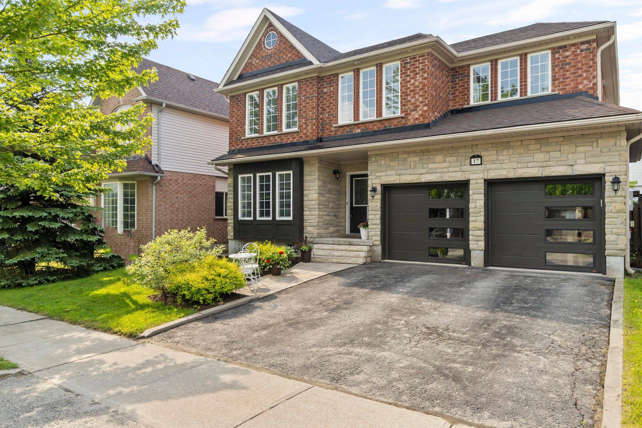 17 CRANBERRY LN, Barrie, ON L4N 0Z1
