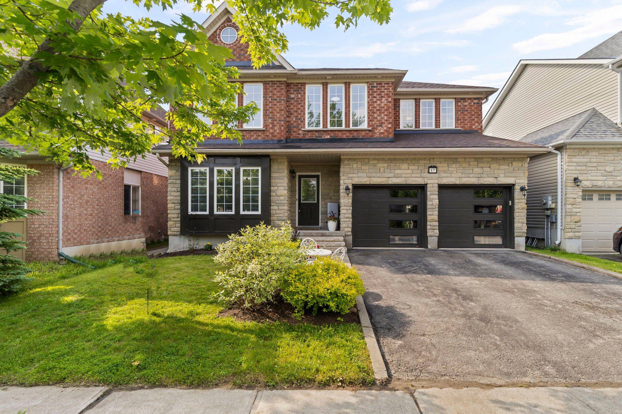 17 CRANBERRY LN, Barrie, ON L4N 0Z1