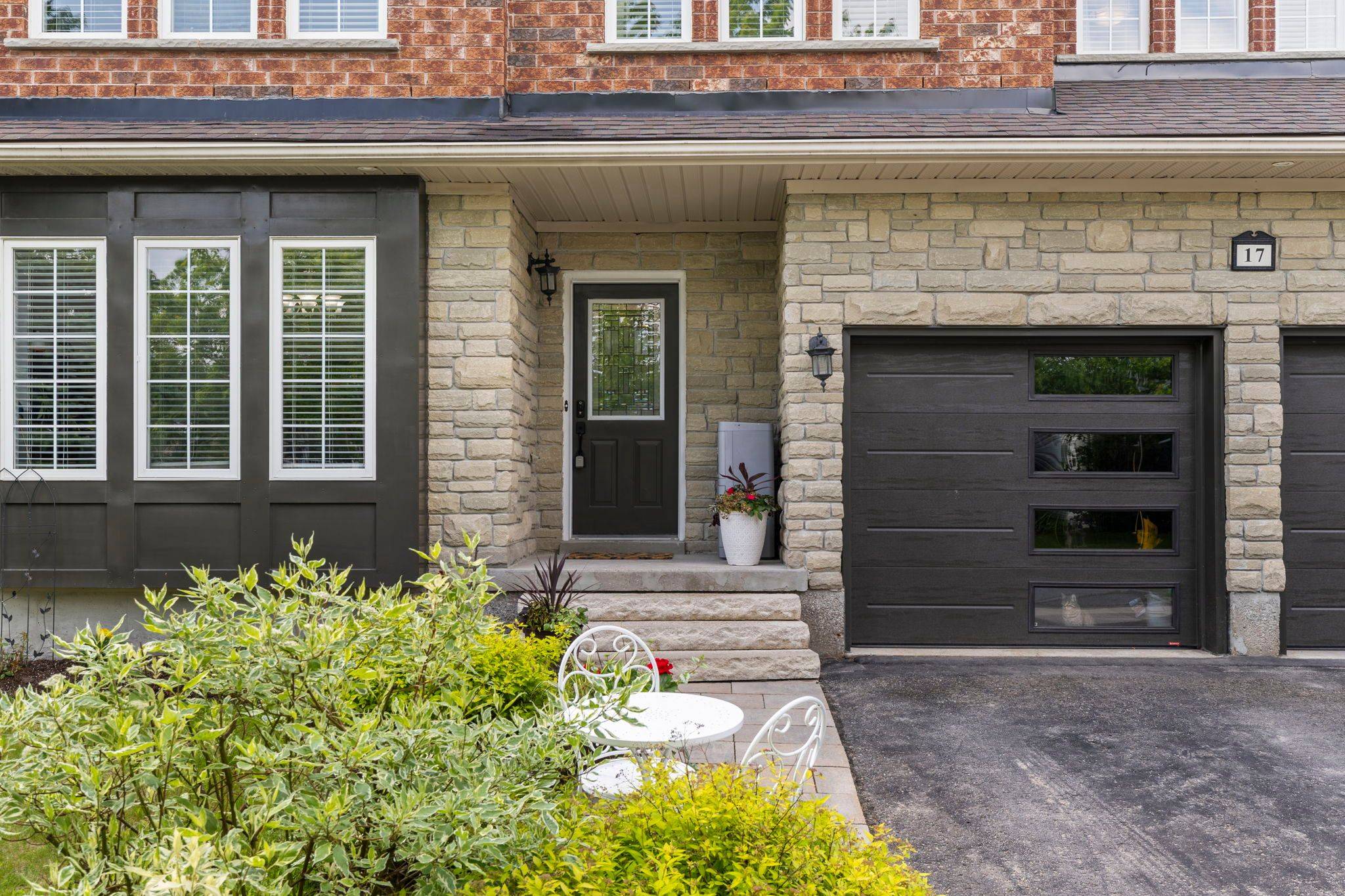 17 CRANBERRY LN, Barrie, ON L4N 0Z1