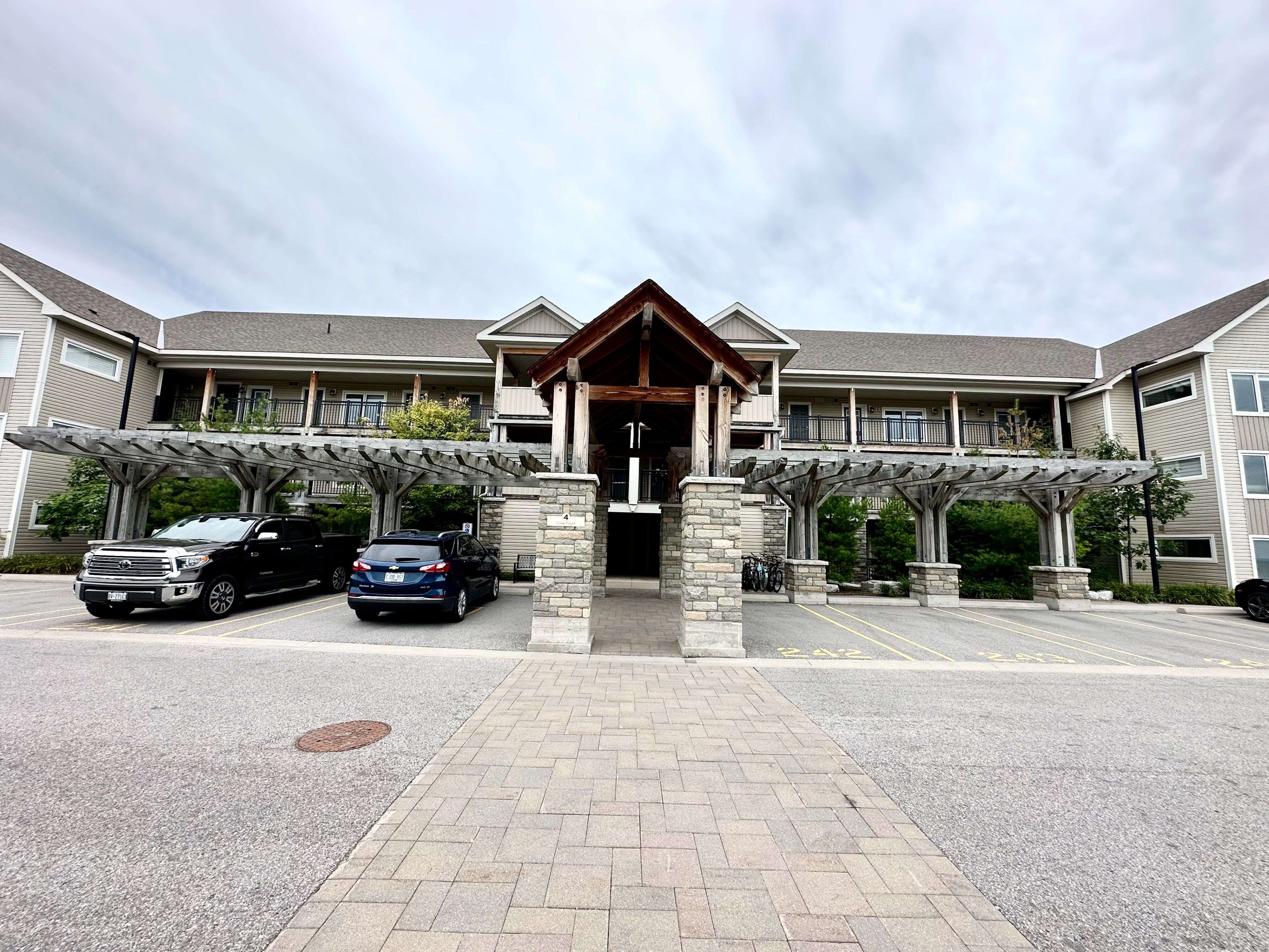 4 Cove CT #306, Collingwood, ON L9Y 0Y6