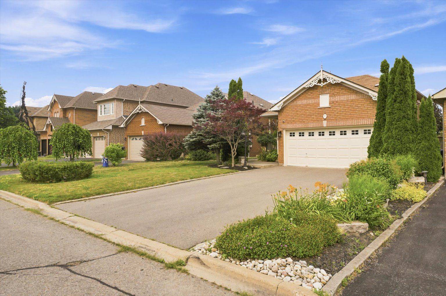 7 Bradwick CT, Caledon, ON L7C 1C9