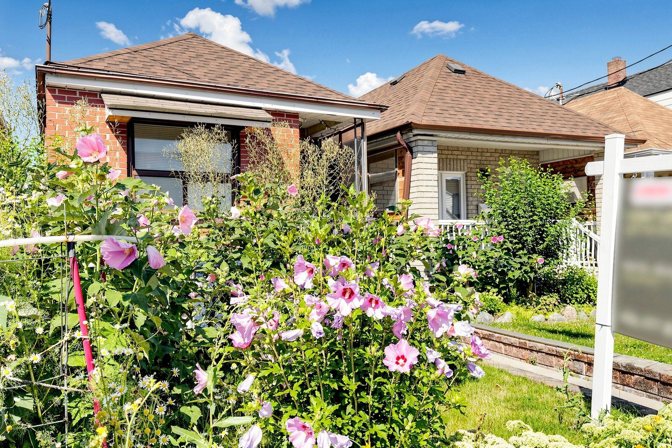 180 Gilbert AVE, Toronto W03, ON M6E 4W5