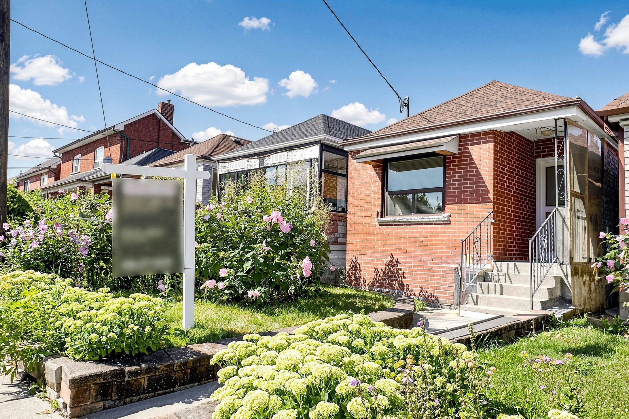 180 Gilbert AVE, Toronto W03, ON M6E 4W5