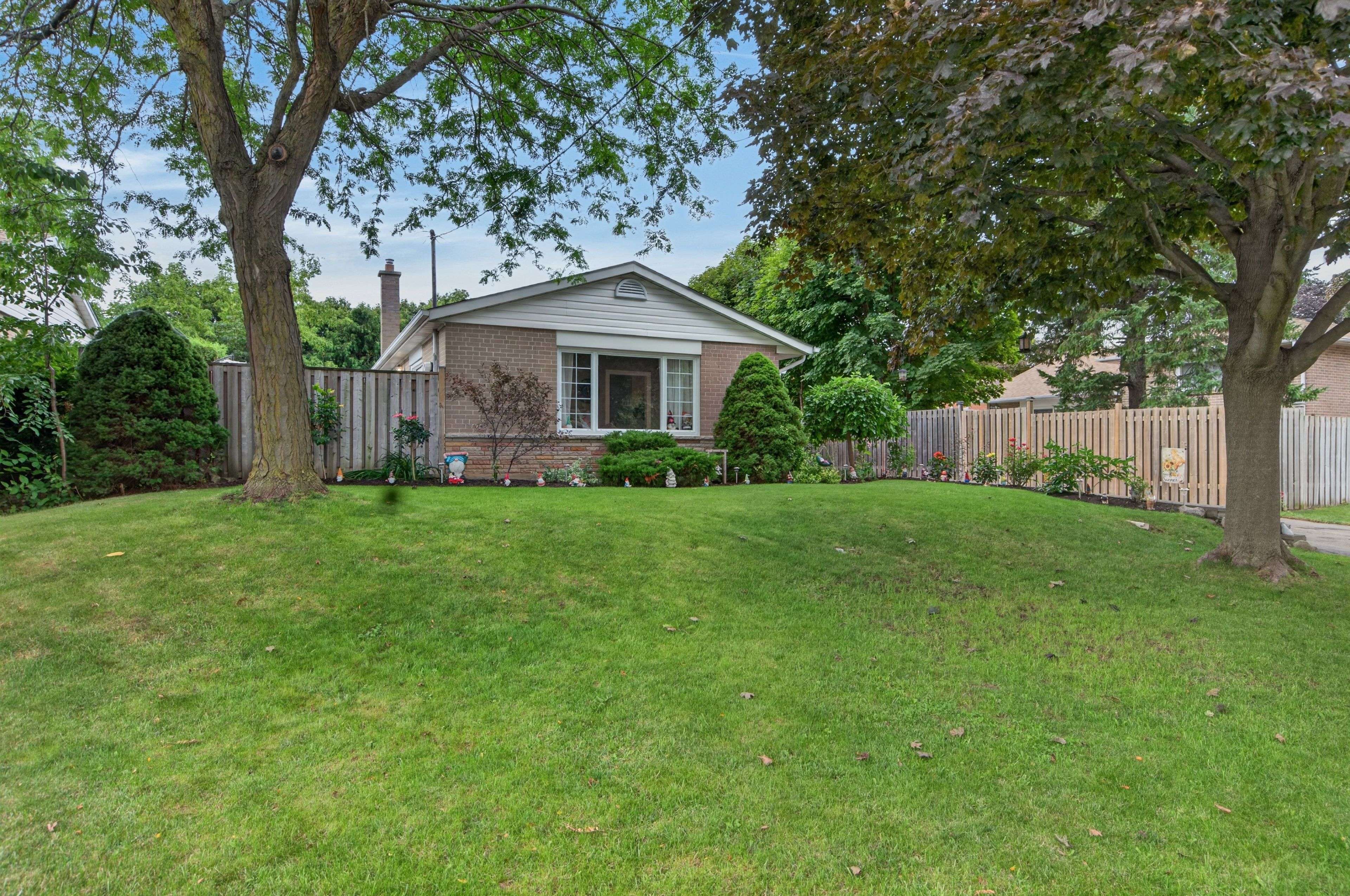 3 Cumbrian CT, Brampton, ON L6X 2J7