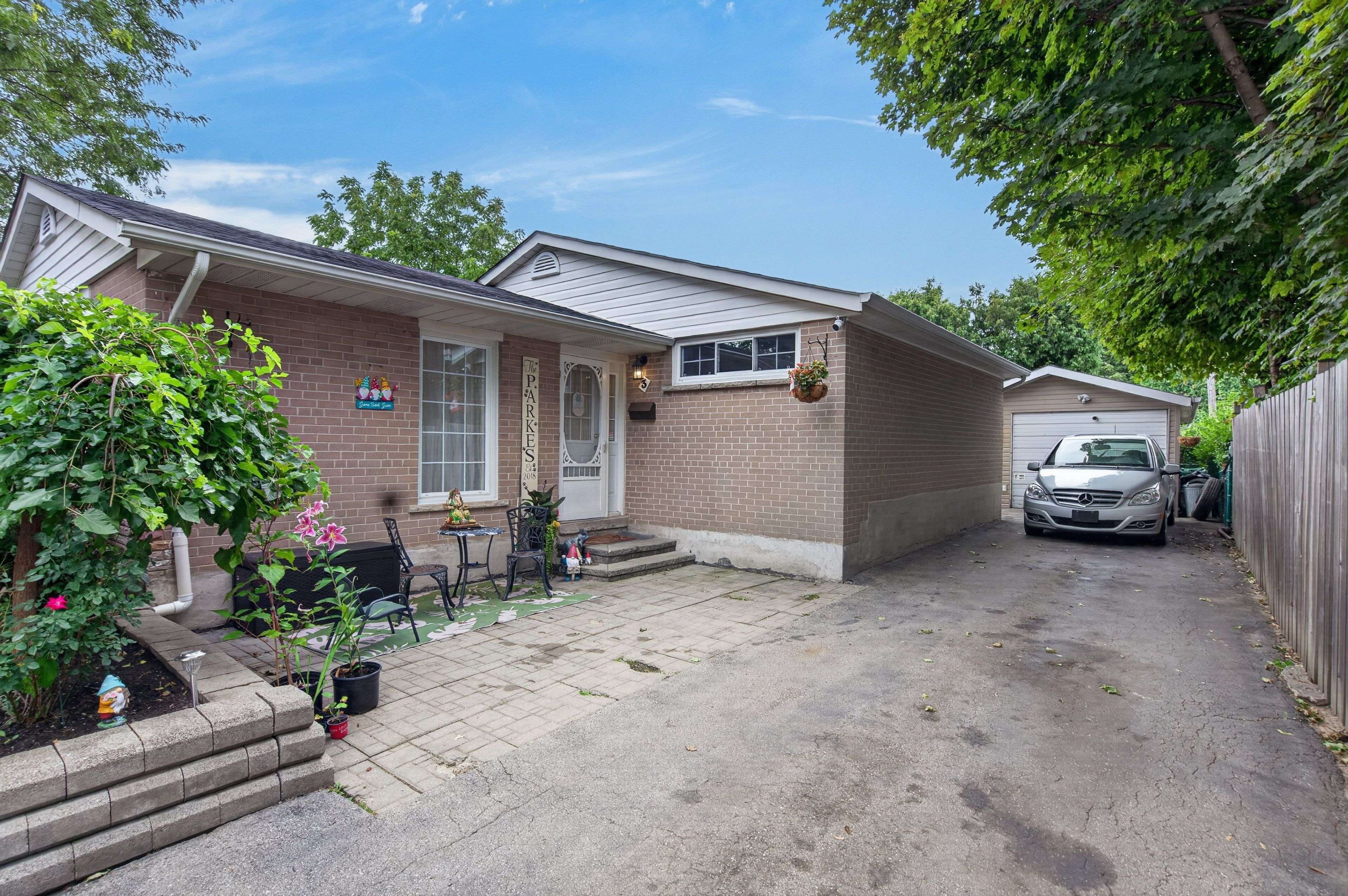 3 Cumbrian CT, Brampton, ON L6X 2J7