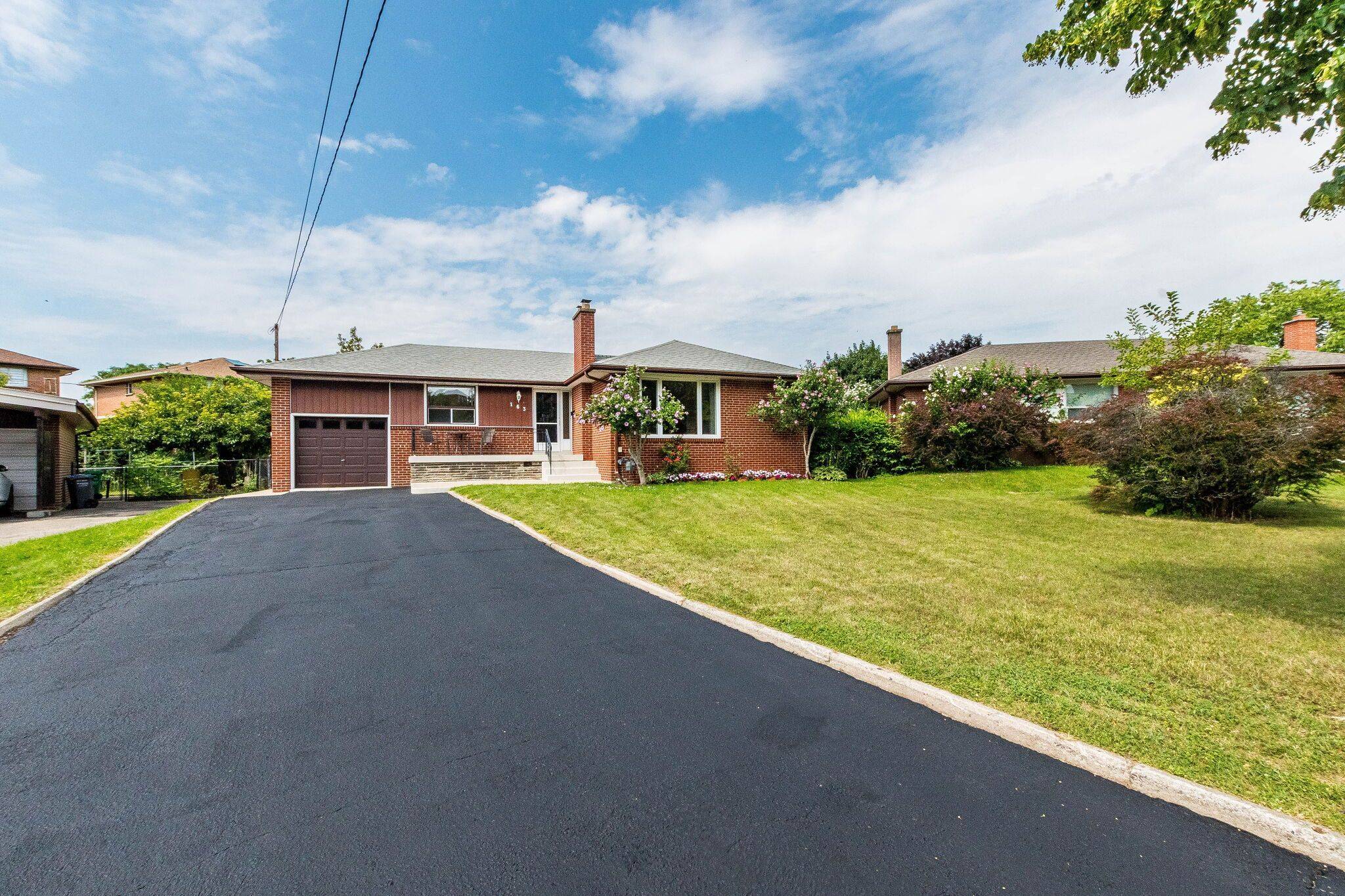 163 Floradale DR, Mississauga, ON L5B 1G2