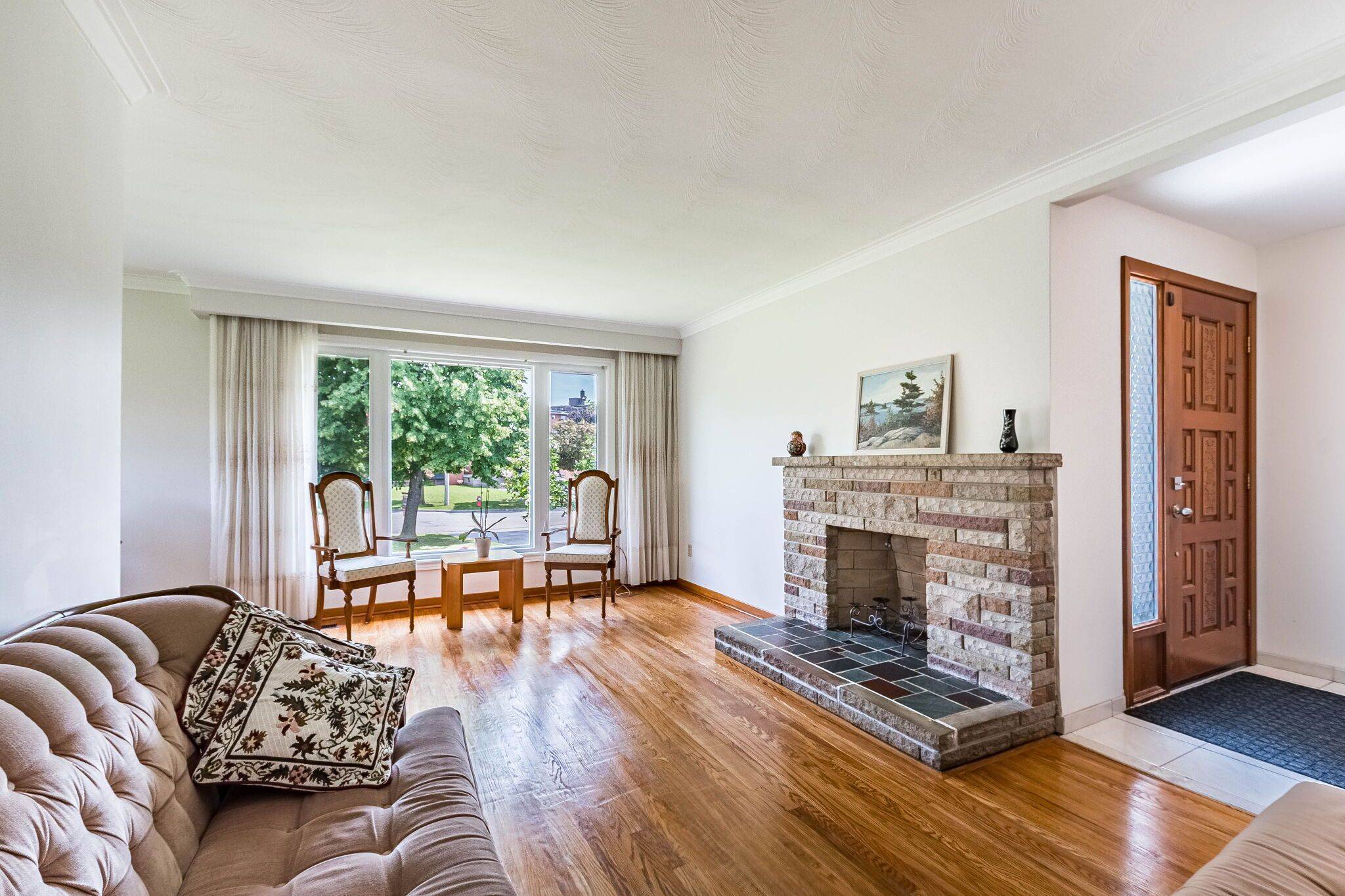 163 Floradale DR, Mississauga, ON L5B 1G2