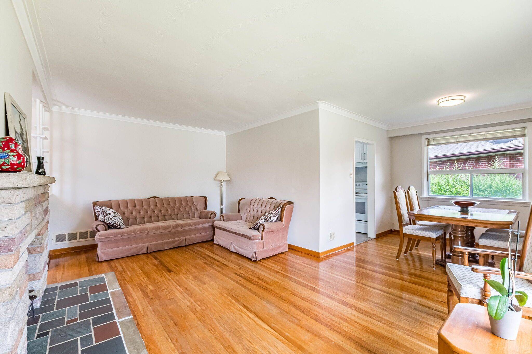 163 Floradale DR, Mississauga, ON L5B 1G2
