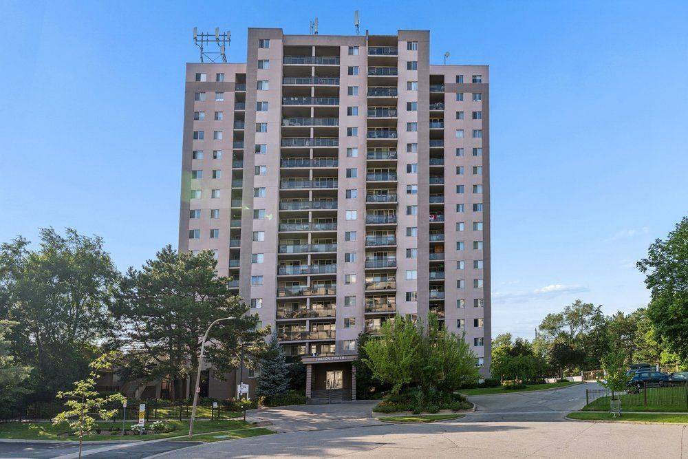 975 Warwick CT #1406, Burlington, ON L7T 3Z7