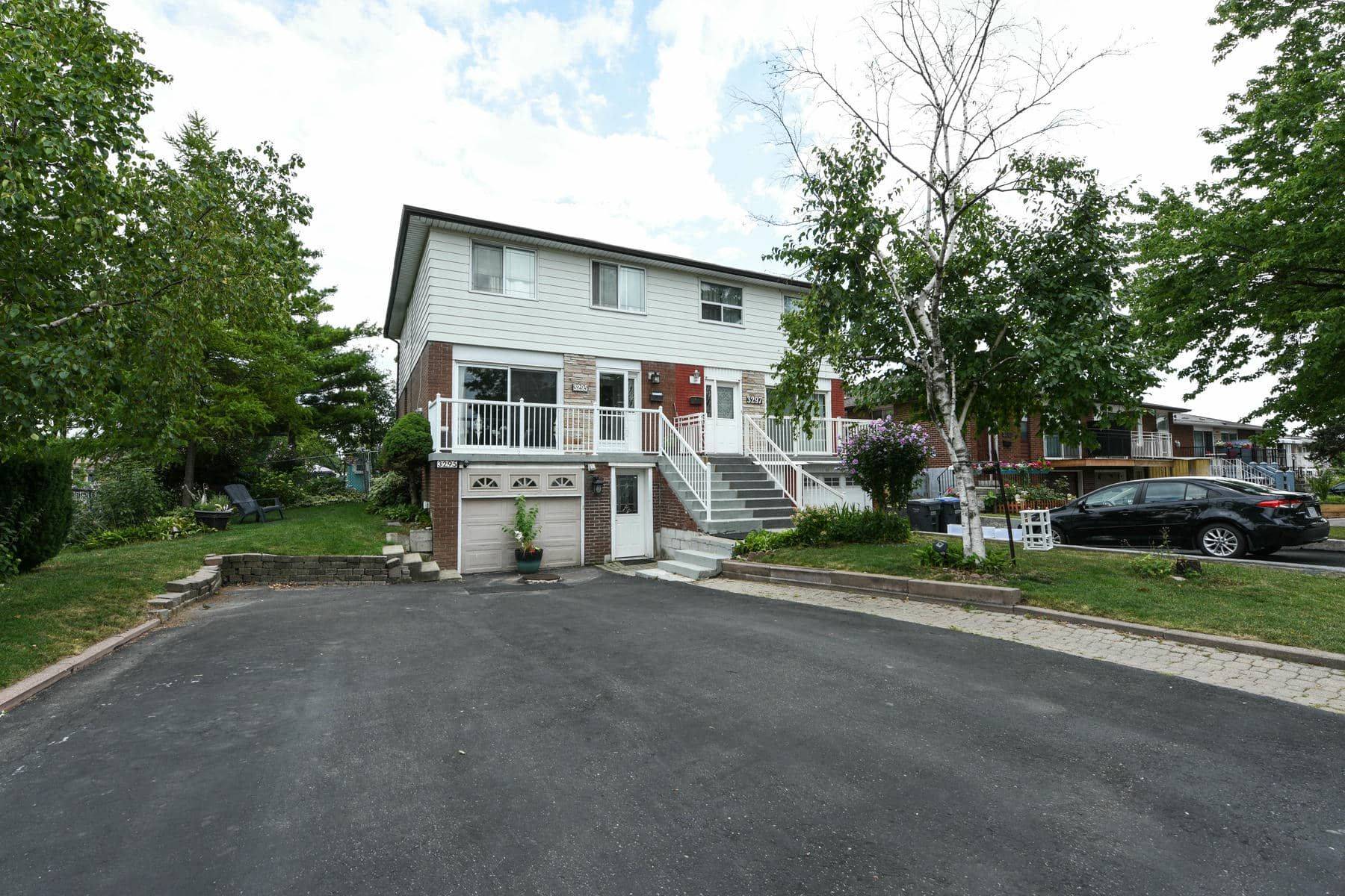 3295 Chipley CRES, Mississauga, ON L4T 2E3