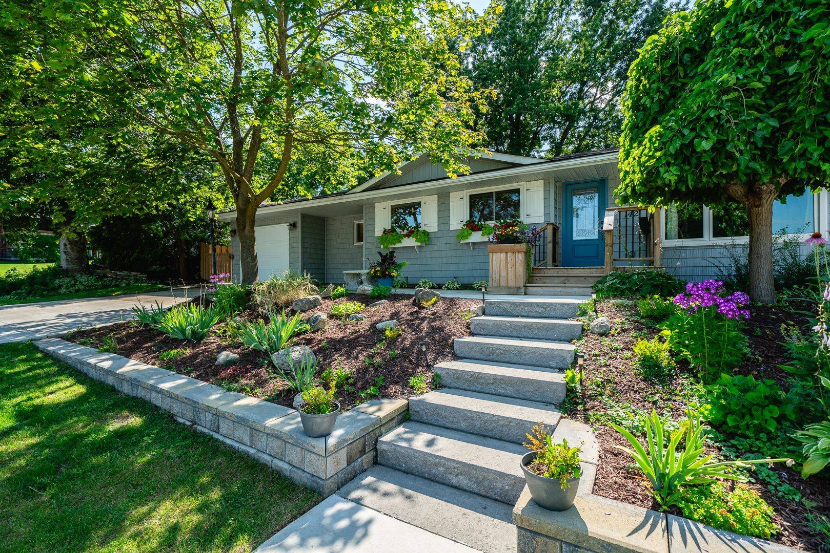142 12th AVE, Hanover, ON N4N 2S7