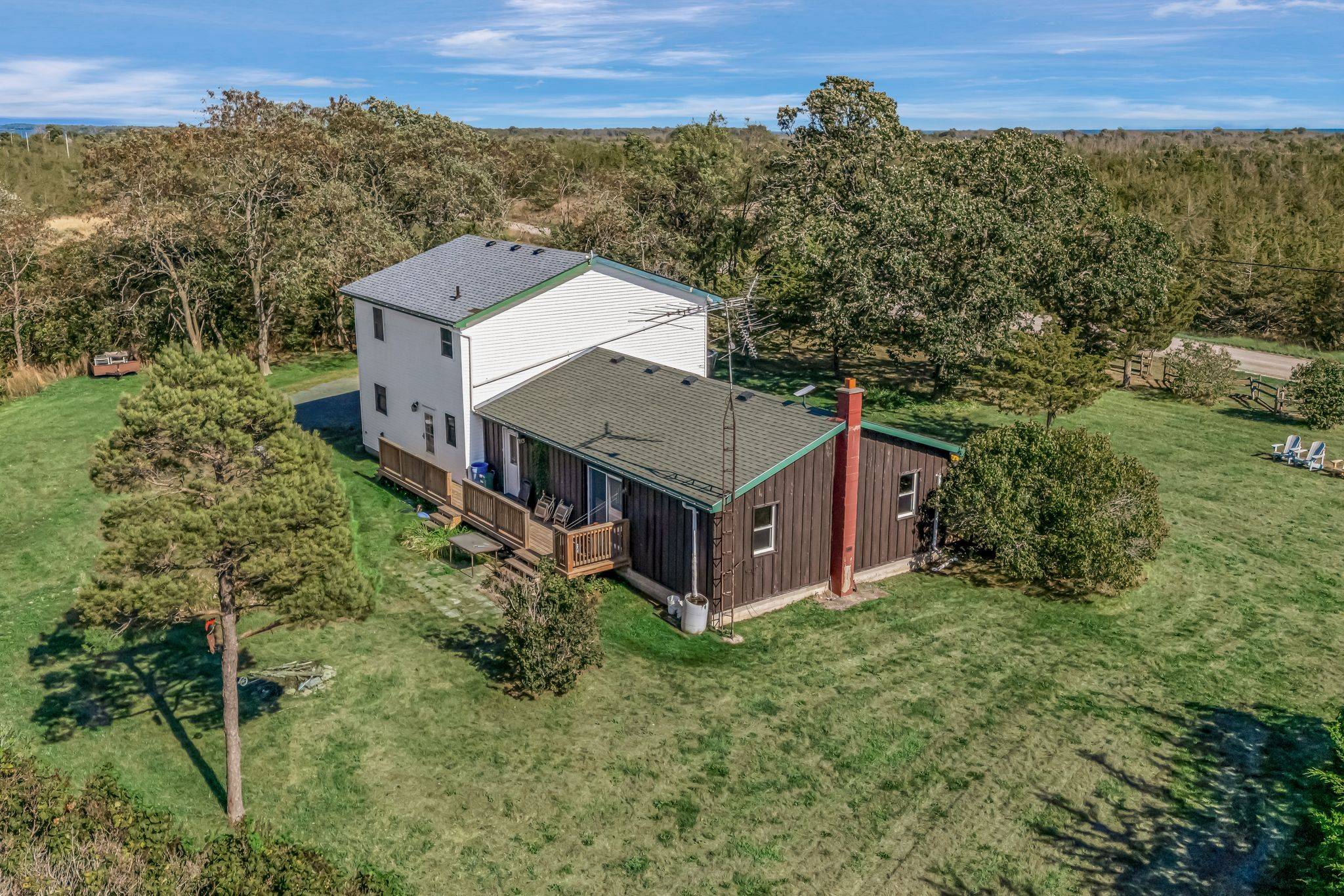 1253 Babylon RD, Prince Edward County, ON K0K 2T0