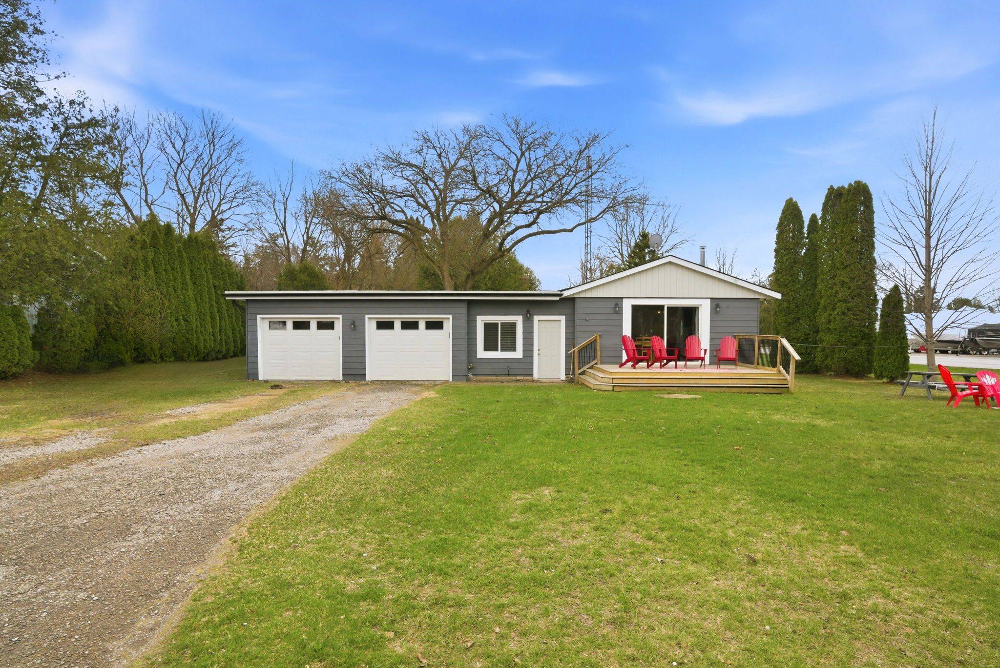 7597 Biddulph ST, Lambton Shores, ON N0M 2L0