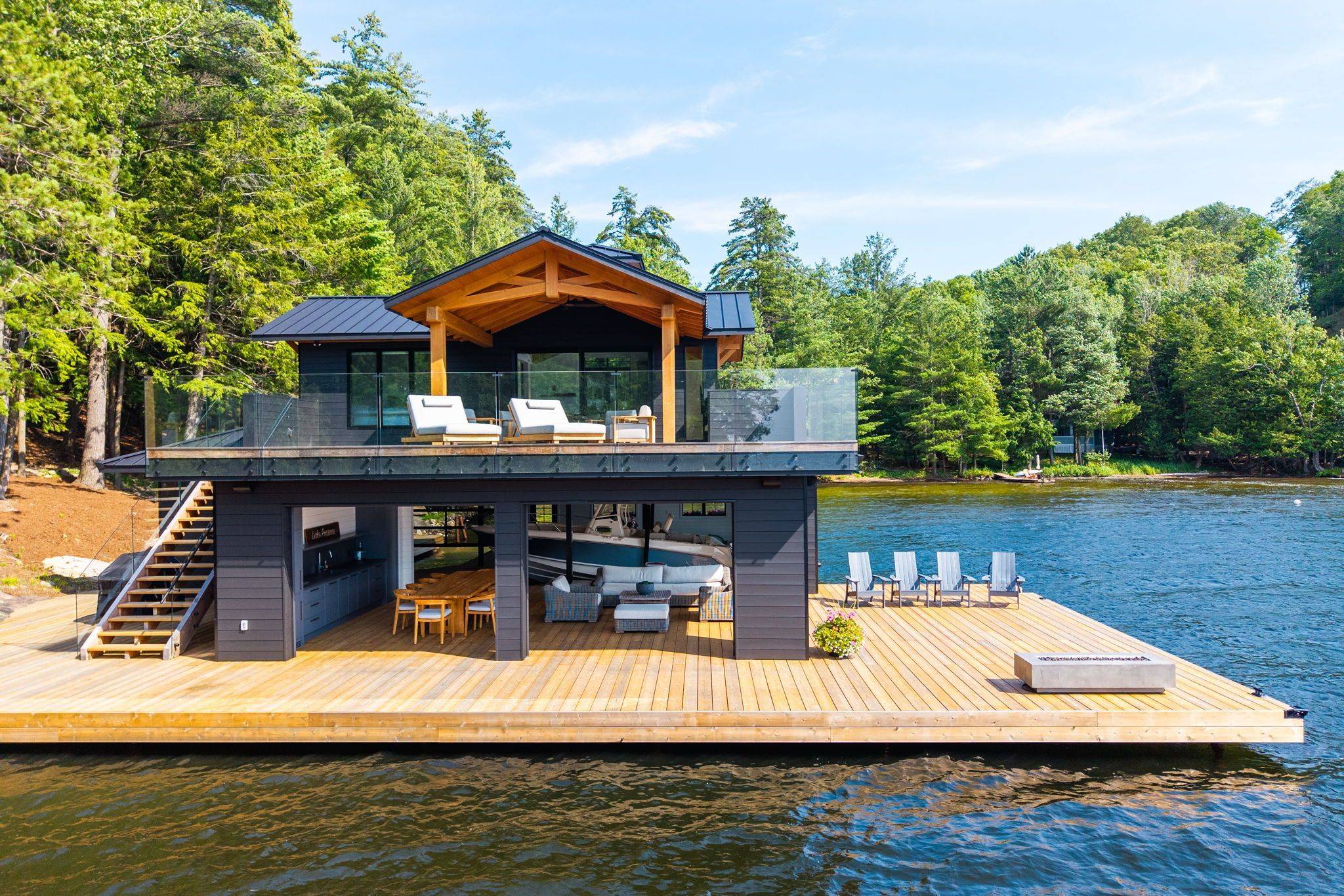 1097 Armstrong Point RD, Muskoka Lakes, ON P0B 1J0