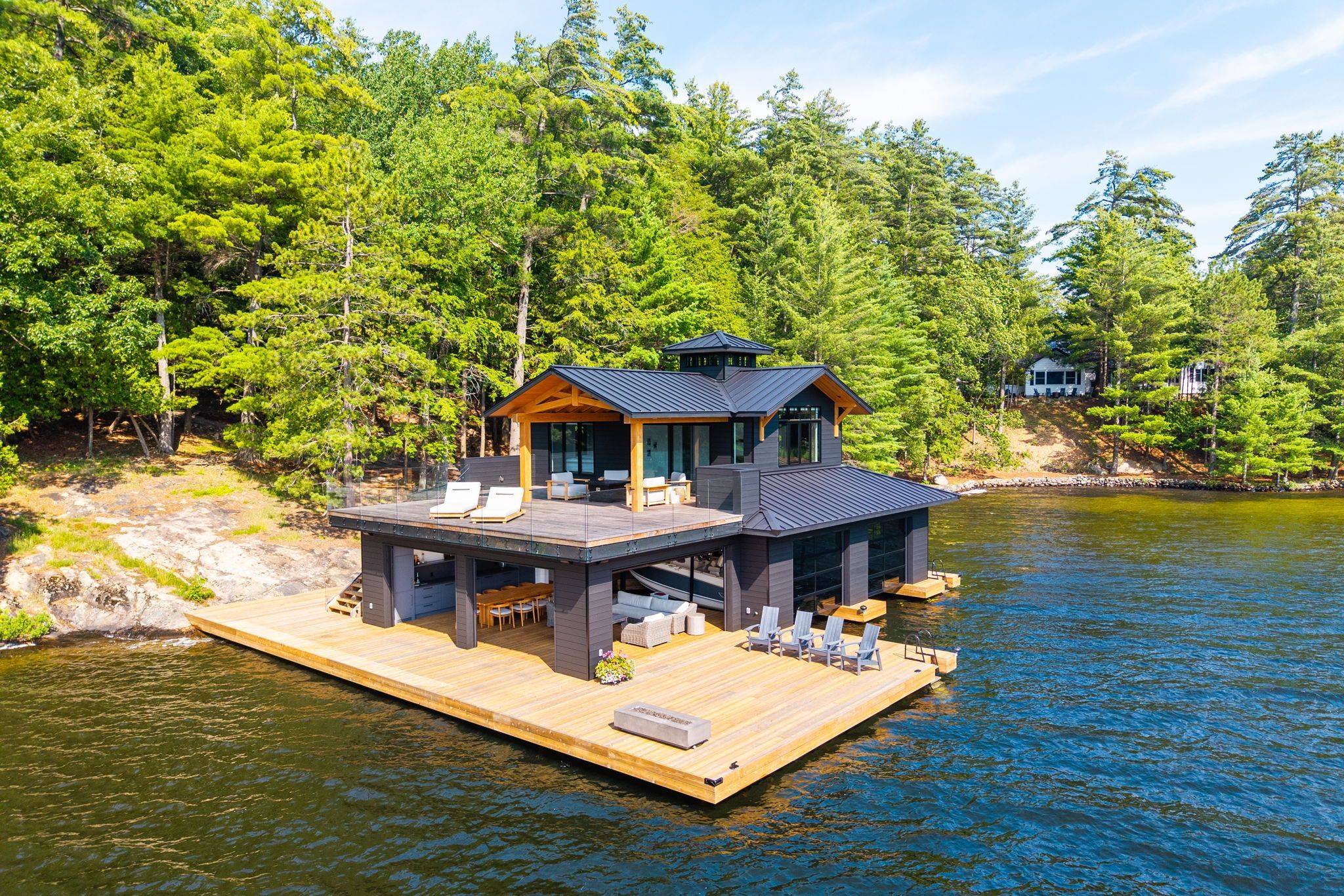 1097 Armstrong Point RD, Muskoka Lakes, ON P0B 1J0