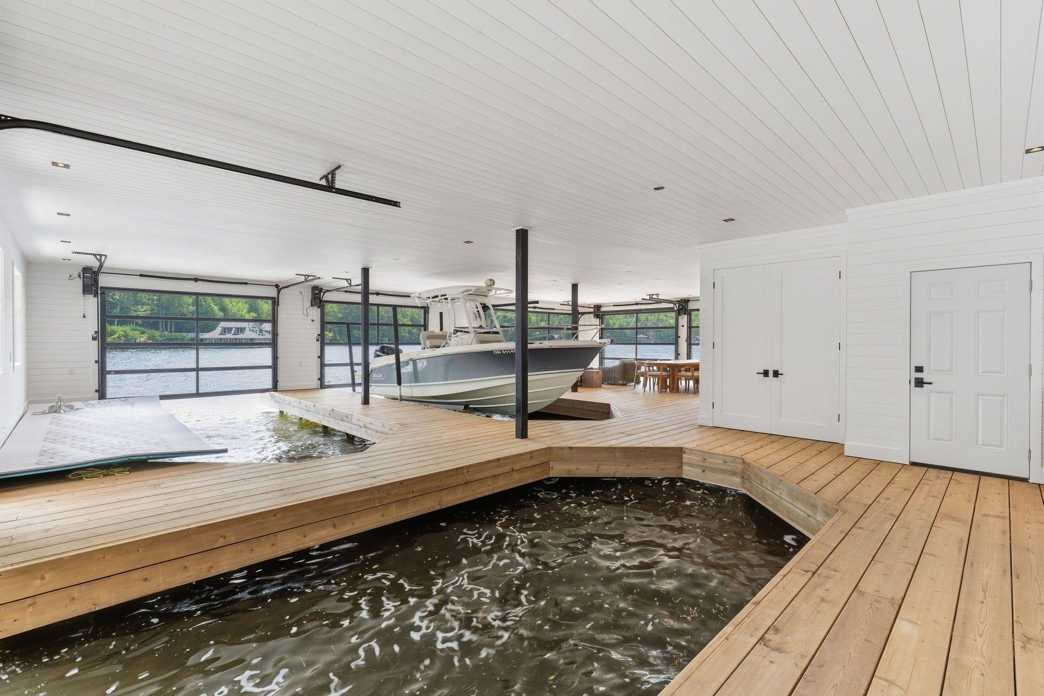 1097 Armstrong Point RD, Muskoka Lakes, ON P0B 1J0
