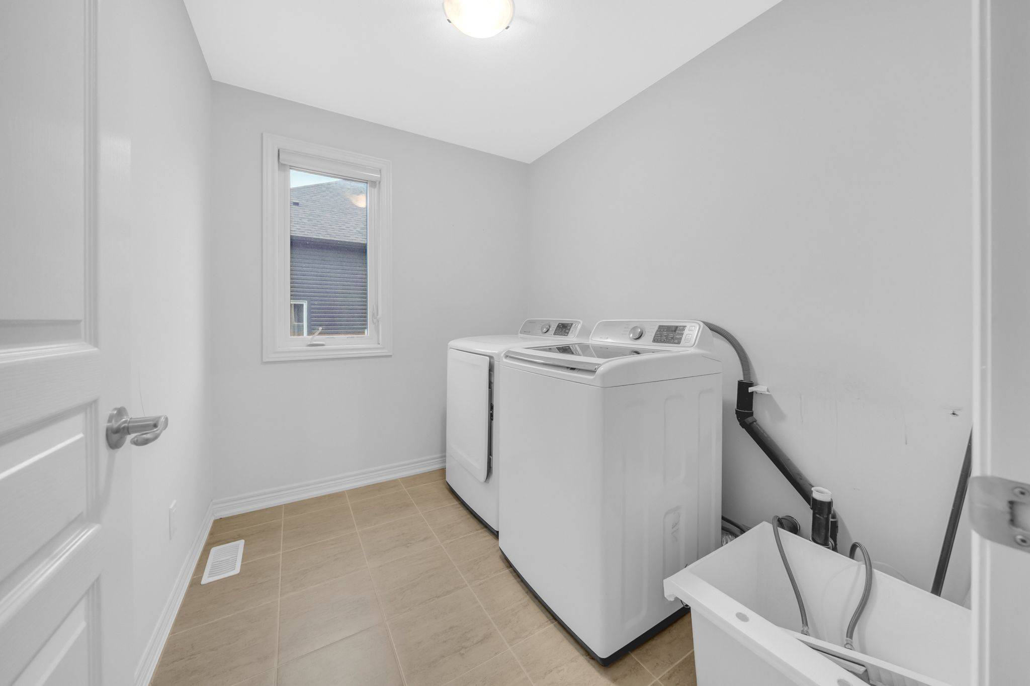 3547 Dominion RD, Fort Erie, ON L0S 1N0