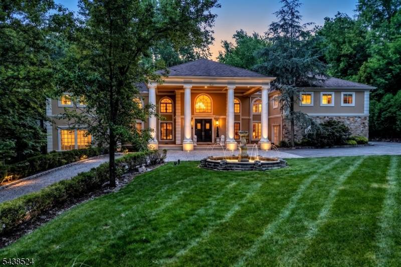 24 Wildwood Rd, Saddle River Boro, NJ 07458