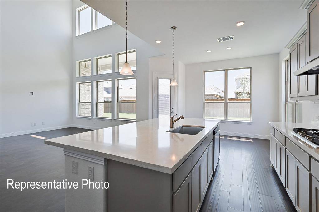 452 Shadowfax Drive, Aledo, TX 76008