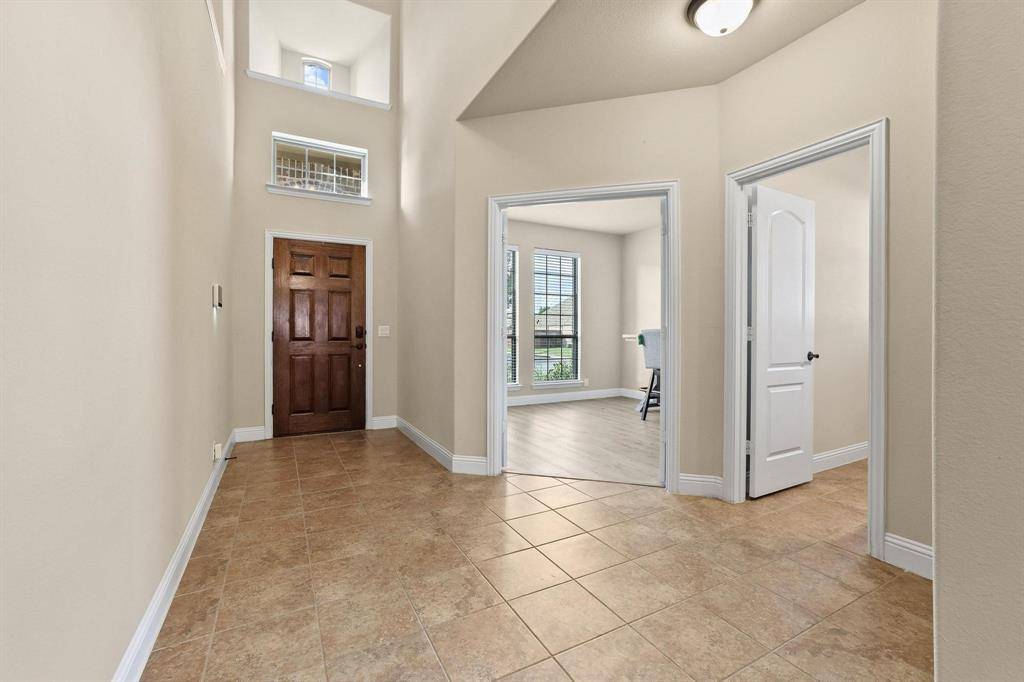 223 Thompson Drive, Van Alstyne, TX 75495