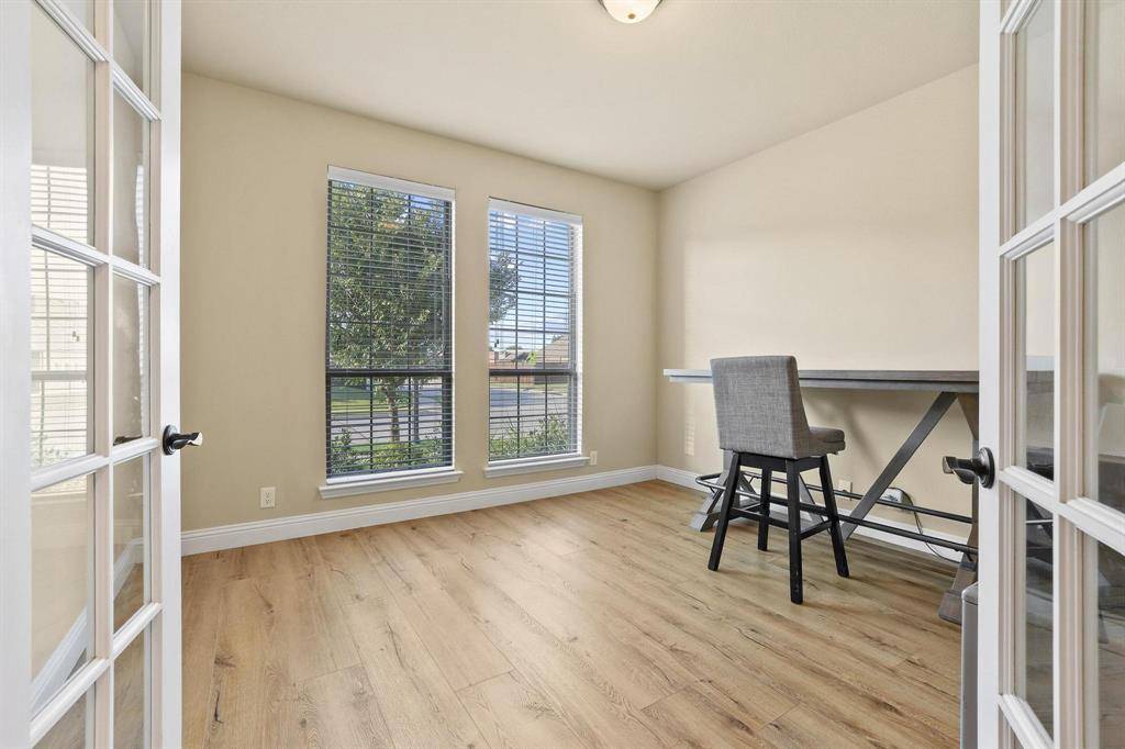 223 Thompson Drive, Van Alstyne, TX 75495