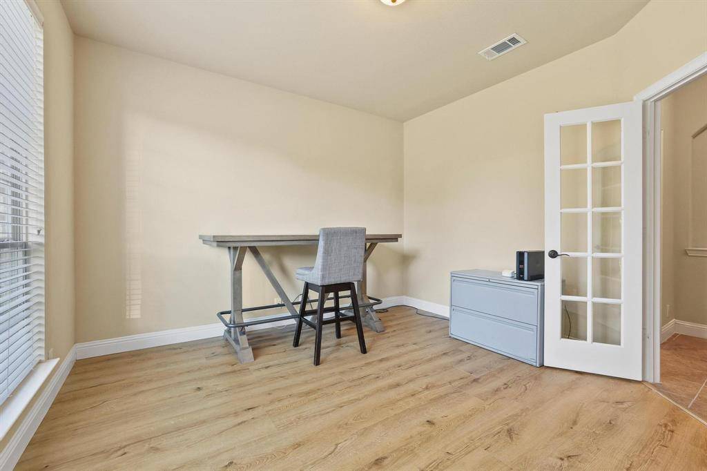 223 Thompson Drive, Van Alstyne, TX 75495