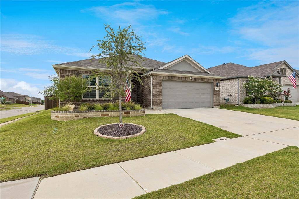 8924 Flying Eagle Lane, Fort Worth, TX 76131