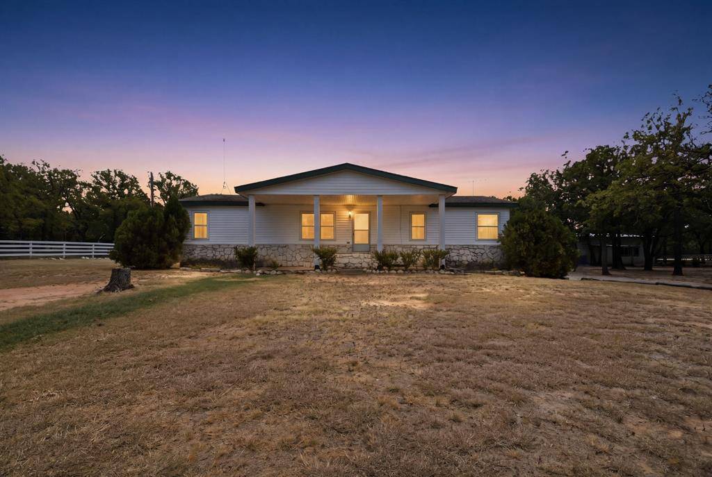 803 Spring Valley Road, Paradise, TX 76073