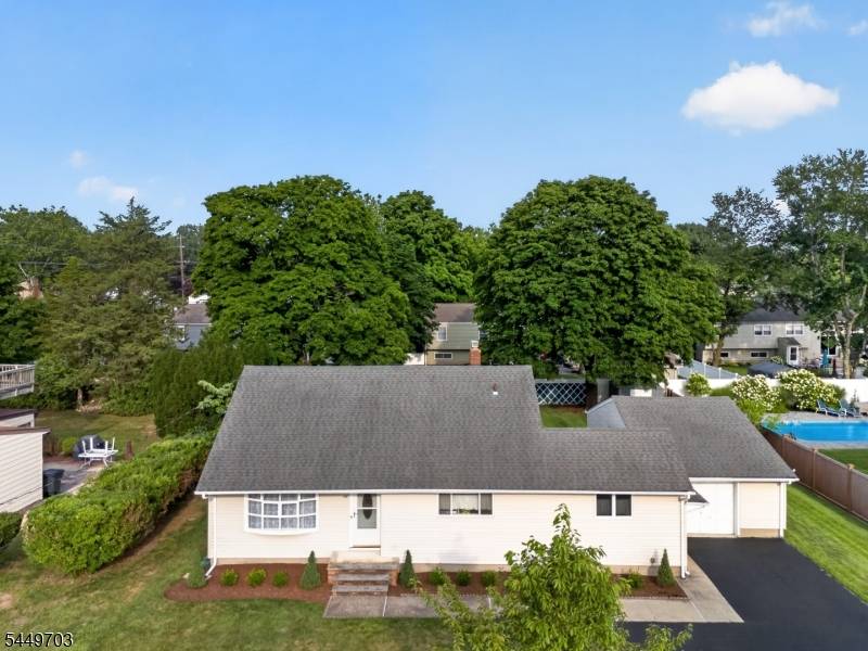 10 Frances Rd, Lincoln Park Boro, NJ 07035