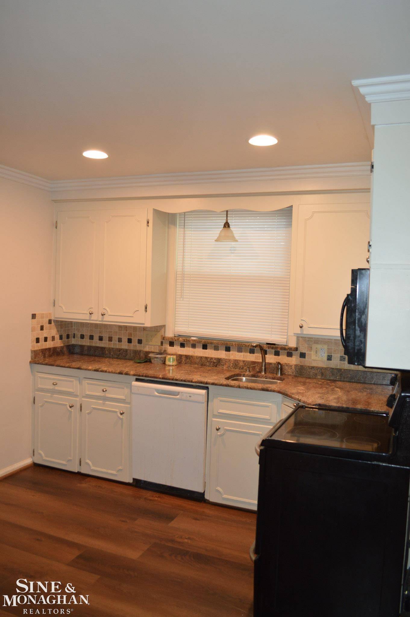 1932 Allard AVE, Grosse Pointe Woods, MI 48236