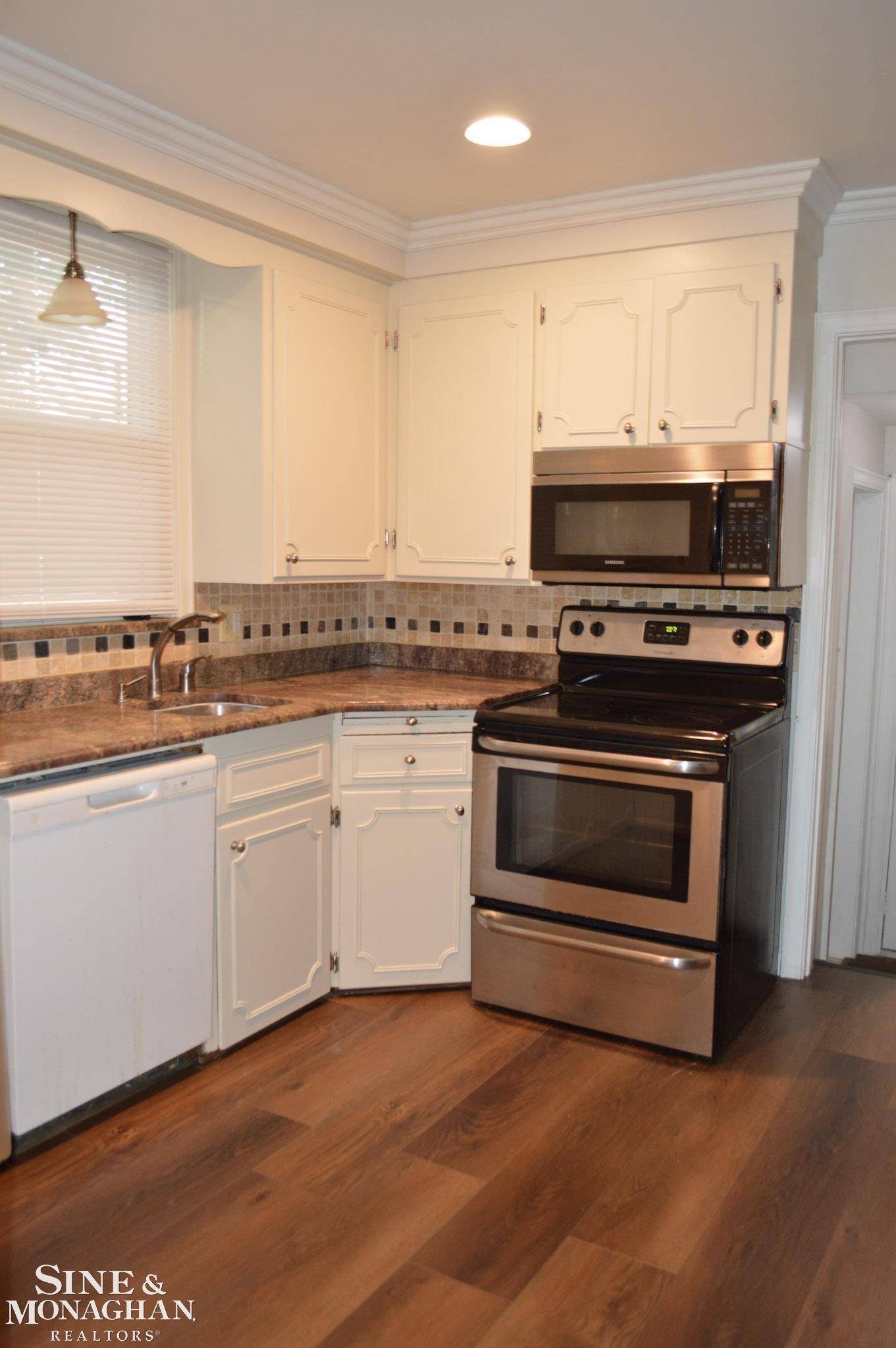 1932 Allard AVE, Grosse Pointe Woods, MI 48236