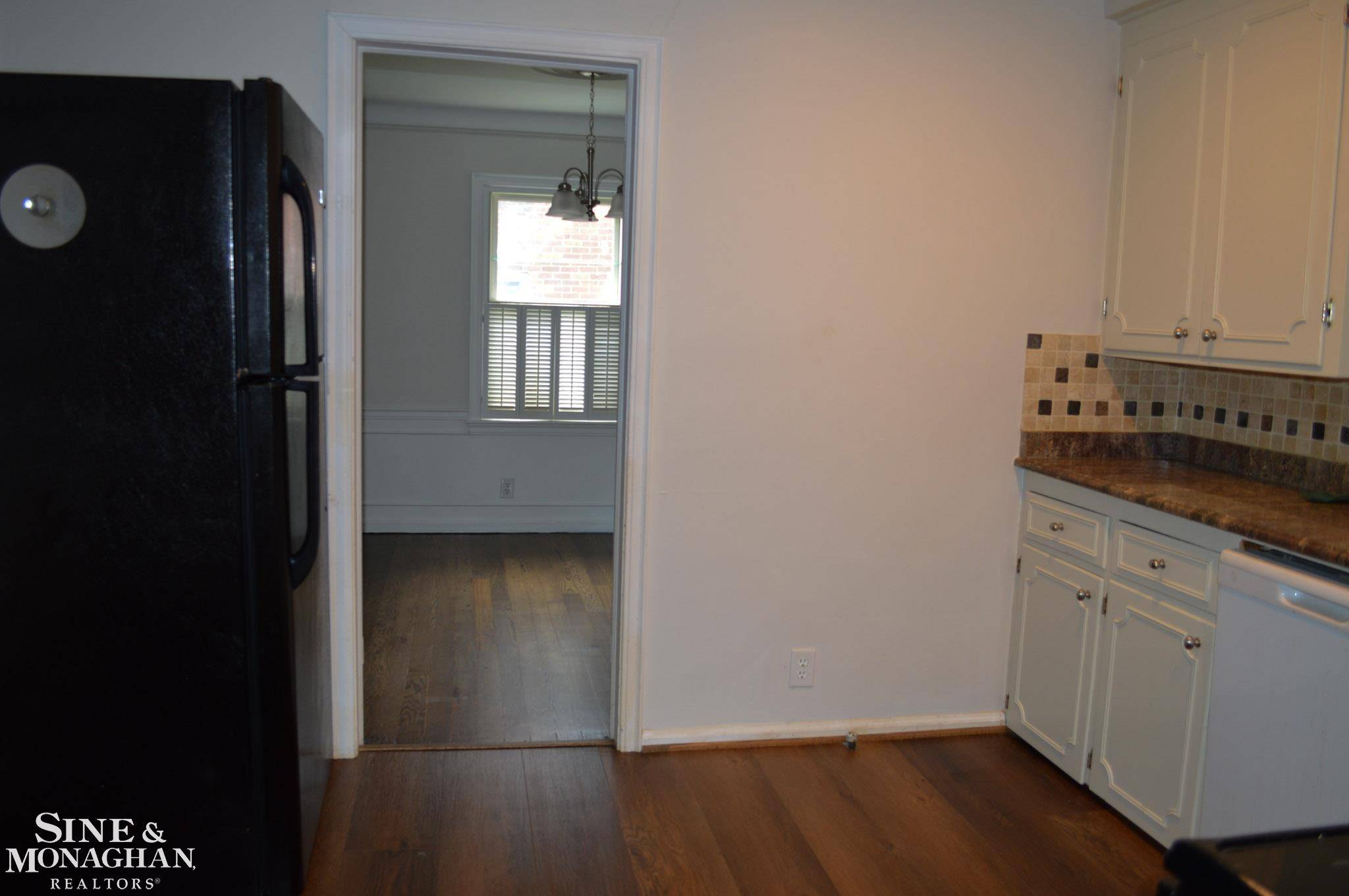 1932 Allard AVE, Grosse Pointe Woods, MI 48236