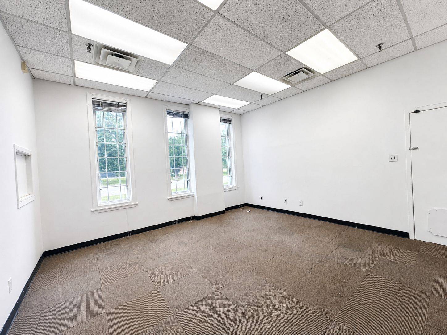 126 Commercial AVE #5, Ajax, ON L1S 2H5