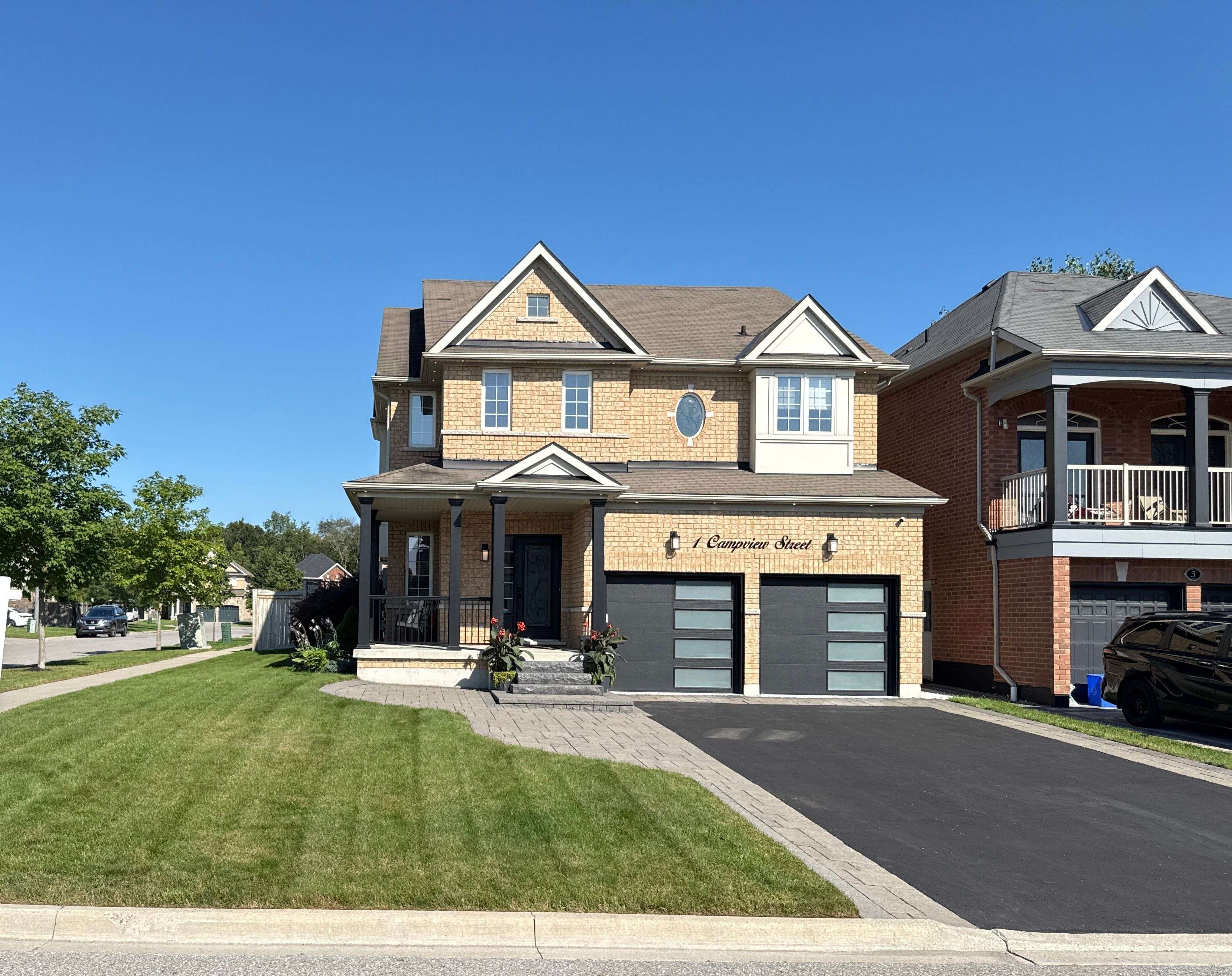1 Campview ST, Whitby, ON L1R 0K5