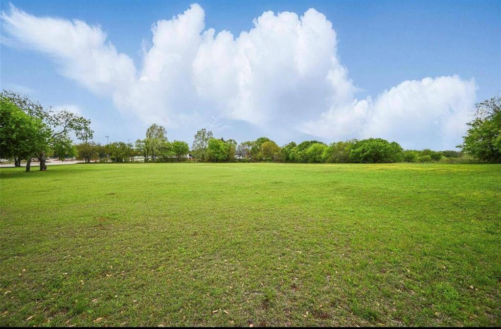 1721 N Walnut Creek Drive, Mansfield, TX 76063