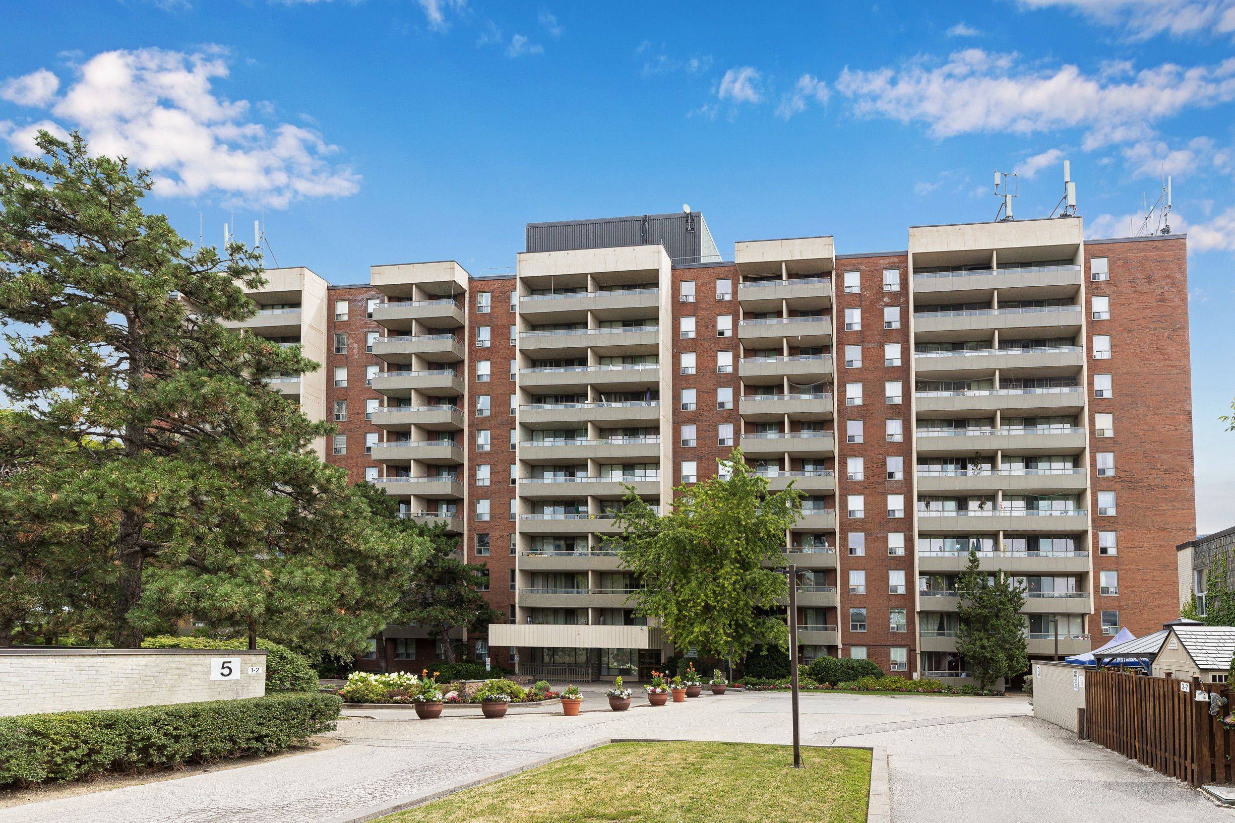 1 Four Winds DR #513, Toronto W05, ON M3J 2T1