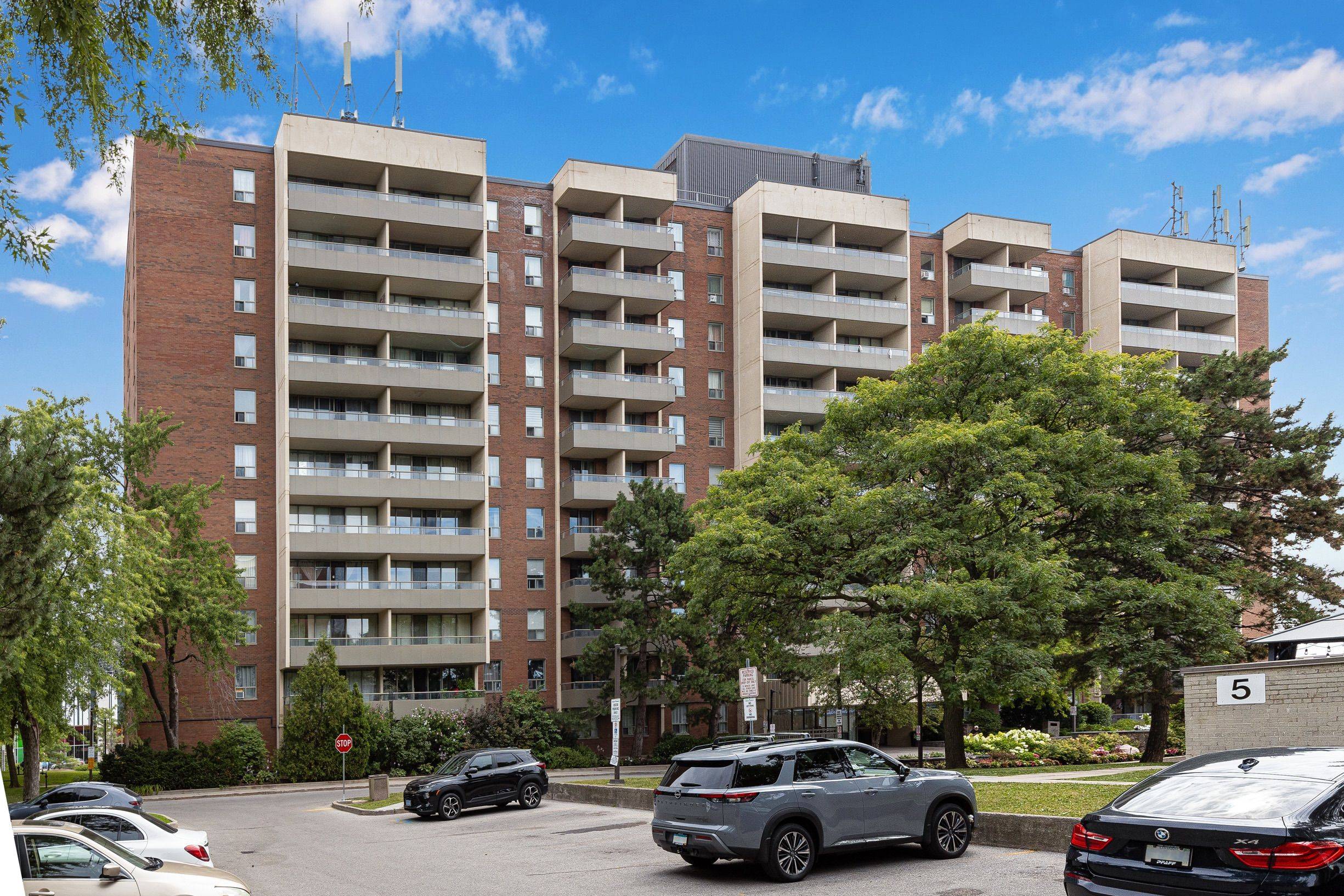 1 Four Winds DR #513, Toronto W05, ON M3J 2T1