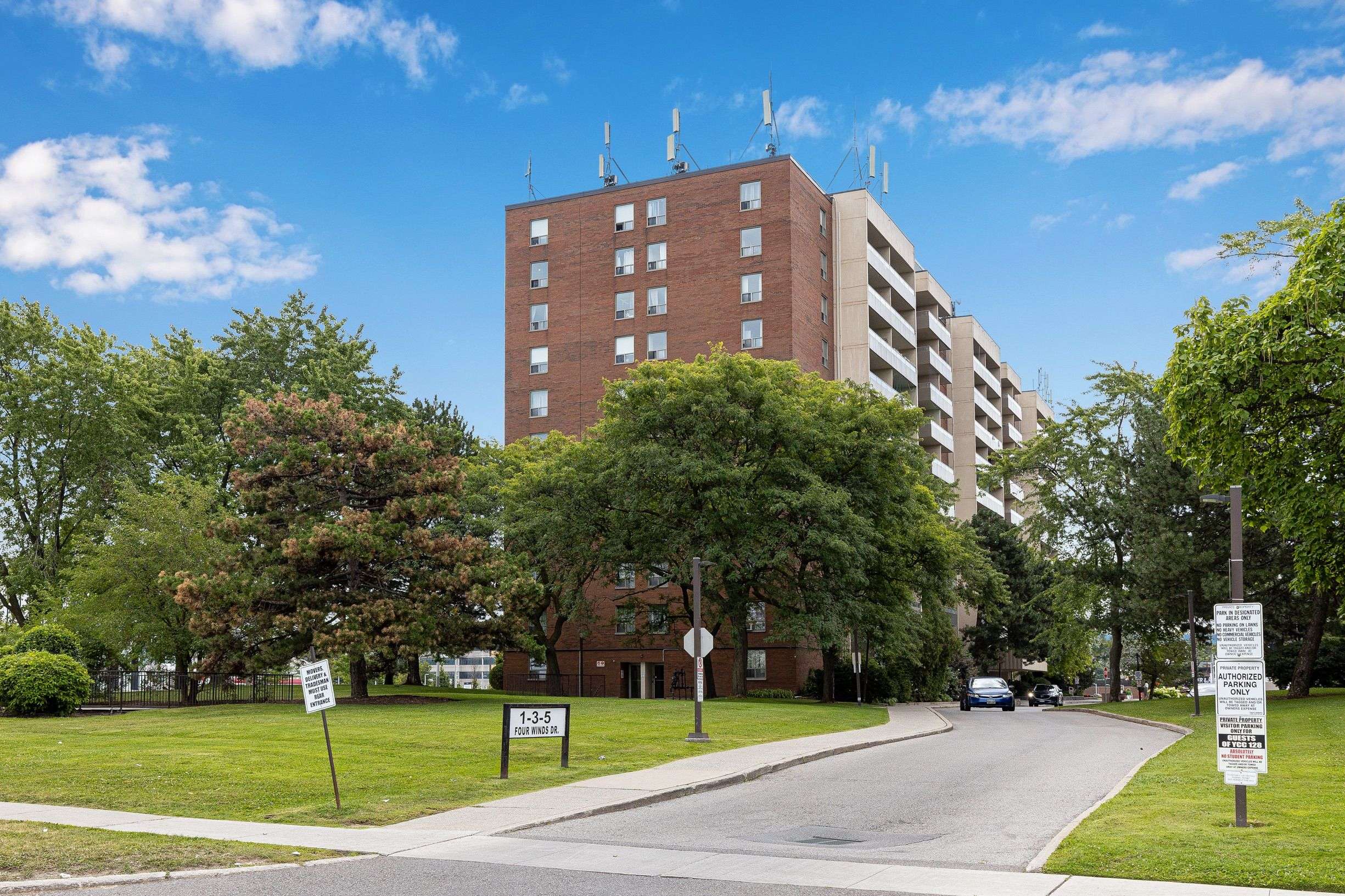 1 Four Winds DR #513, Toronto W05, ON M3J 2T1