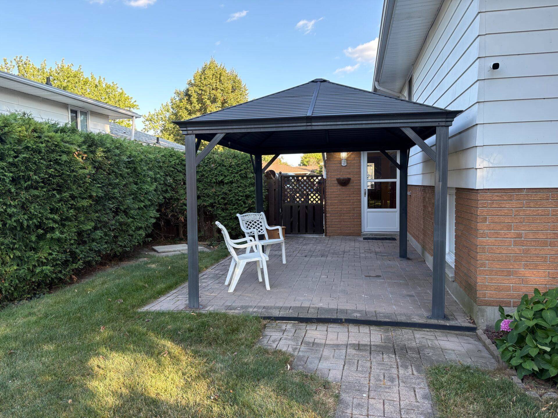 9440 Chestnut DR, Windsor, ON N8R 1G8