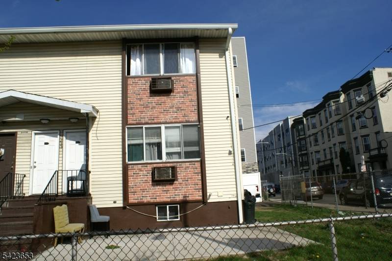 233 Straight St, Paterson City, NJ 07501