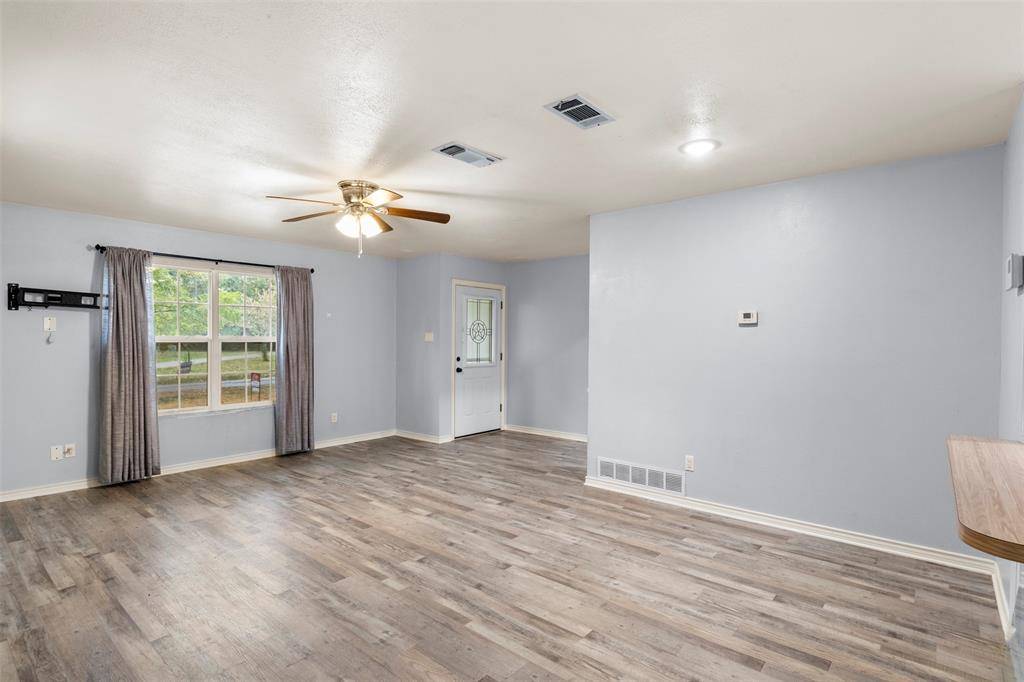 521 Hilltop Drive, Tool, TX 75143