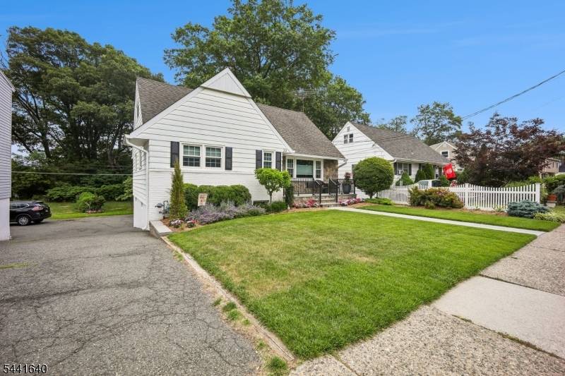 23 Andover Pl, Bloomfield Twp., NJ 07003