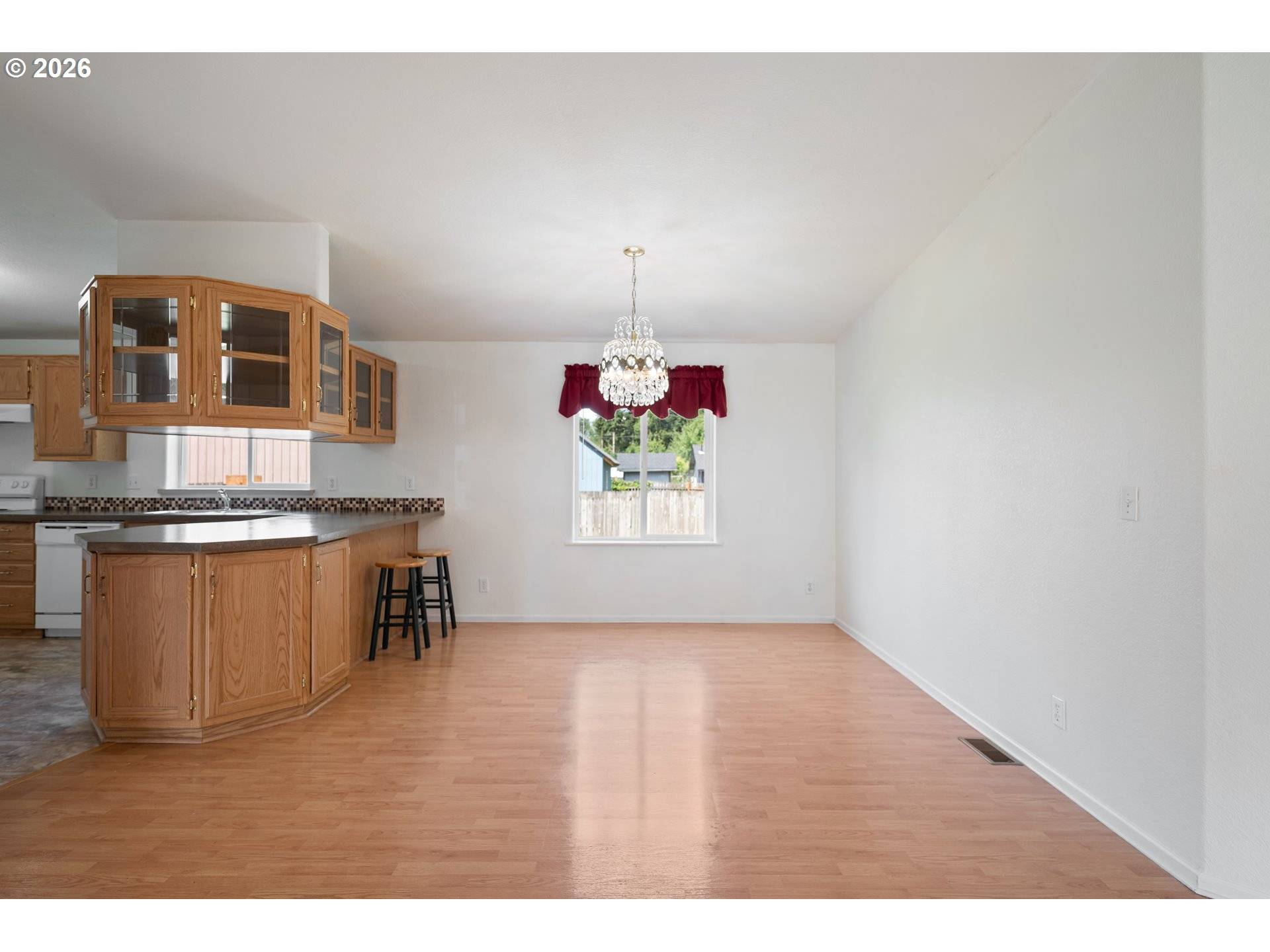 827 NE WOODARD AVE, Castle Rock, WA 98611